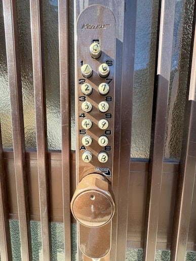 ナンバーを押してご入室ください