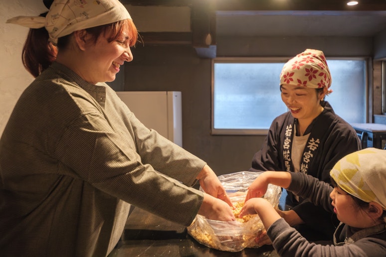 手作り味噌も作れます（有料オプション）