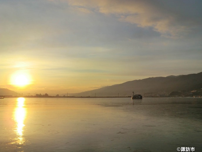 諏訪湖畔（車で１0分）