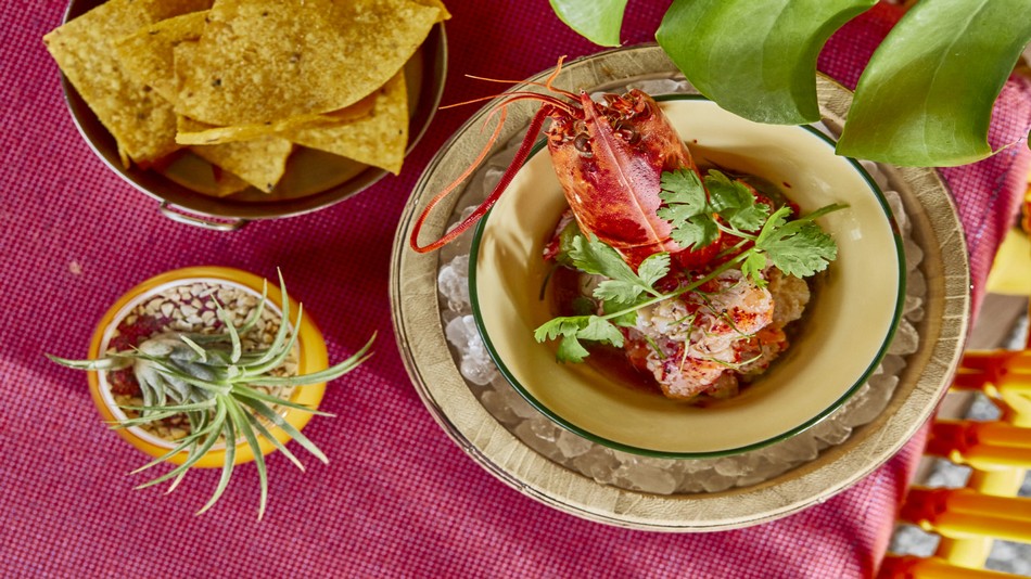 「Bar.Yard」40階に位置するトロピカル・ルーフトップバー