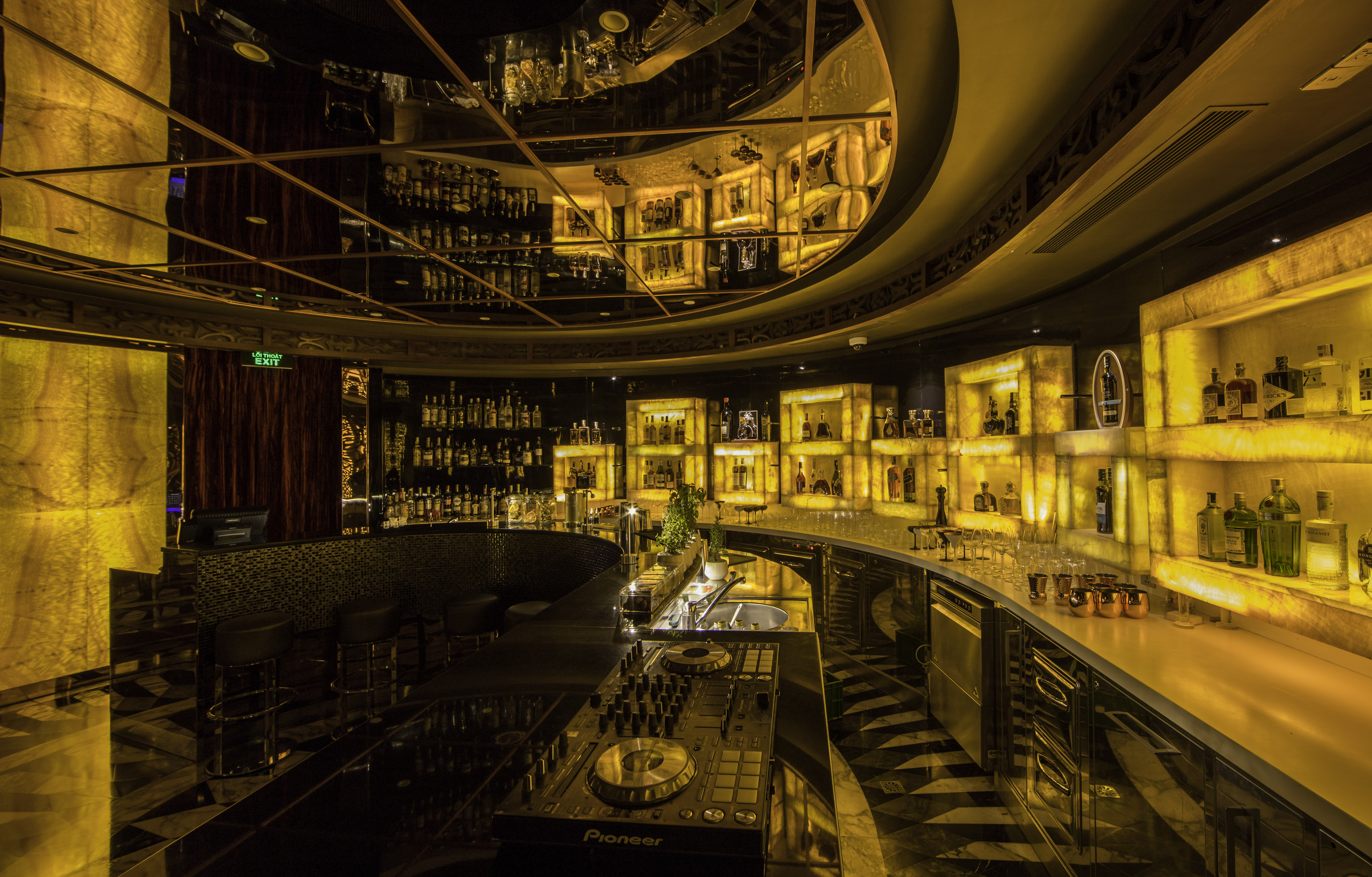 The Long ラウンジ