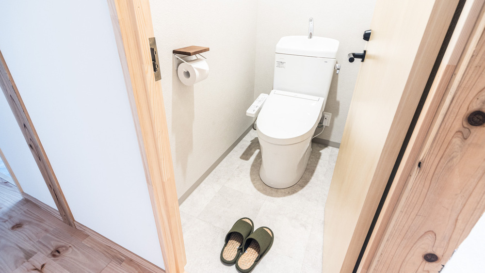 温水便座付きトイレ