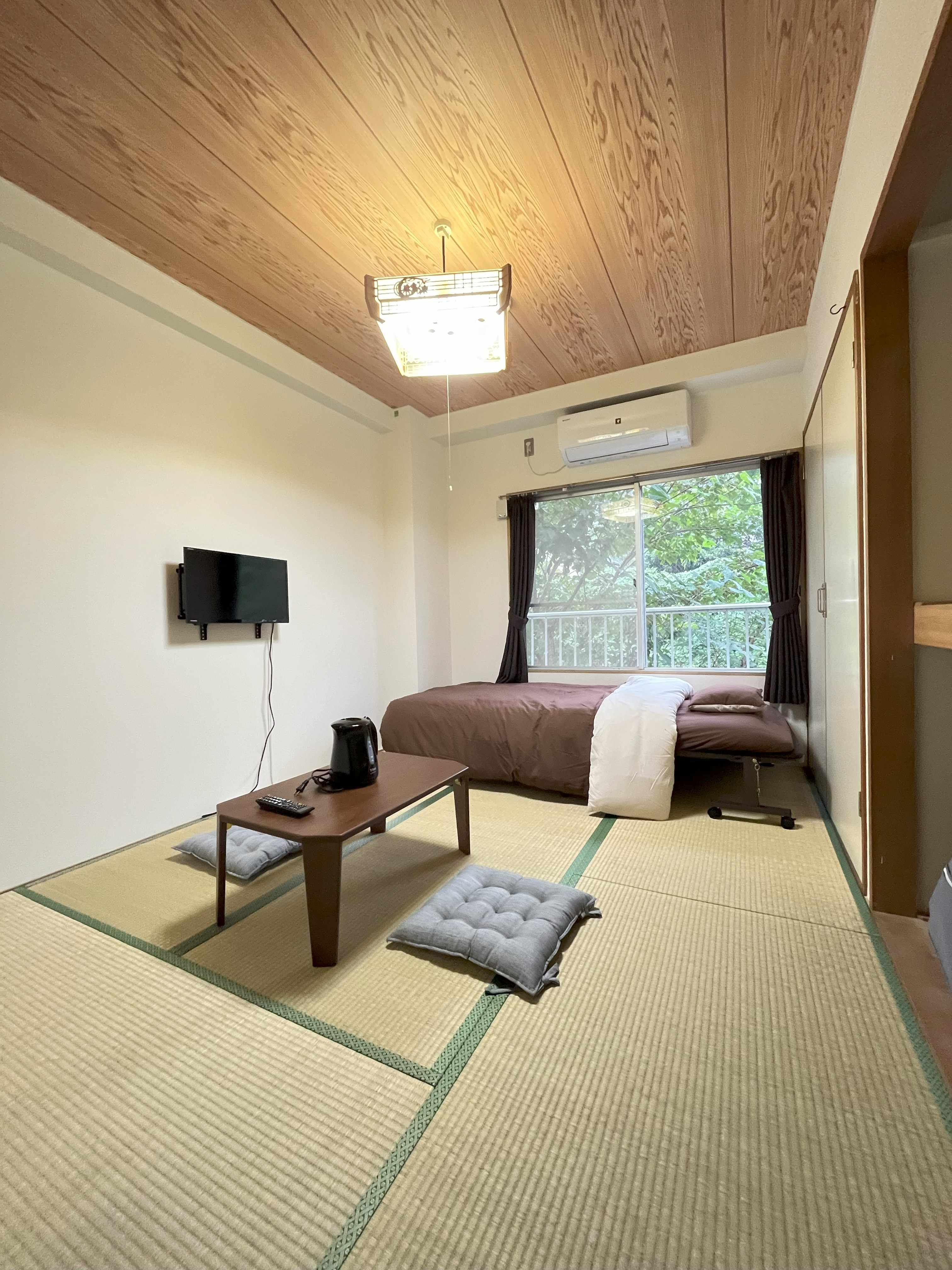 和室のお部屋 ・シングルベット ・シングル布団  設備 ・TV ・冷蔵庫 ・机