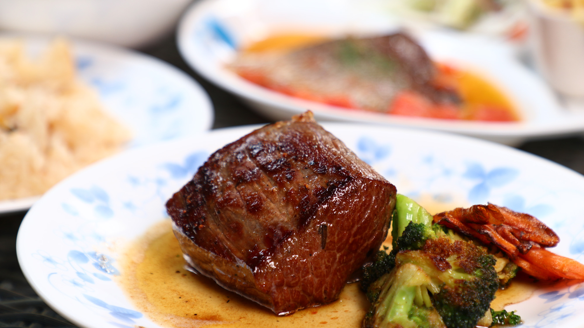 夕食◆メインの肉料理は肉厚なステーキ*