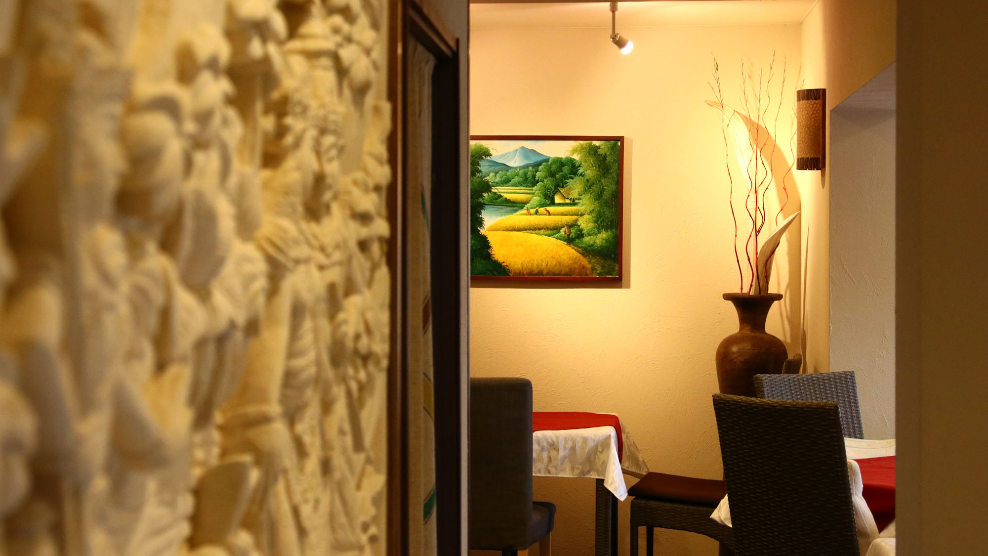 館内◆玄関を入って右手にはレストラン、フリースペースがございます*