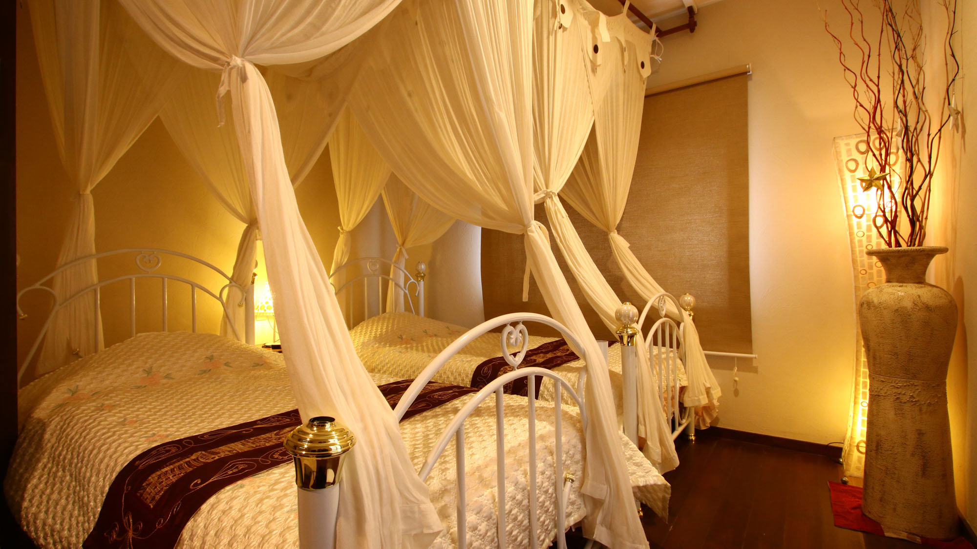 ツイン◆天蓋がバリ風の雰囲気を盛り上げます。普段には無い雰囲気をお楽しみください*