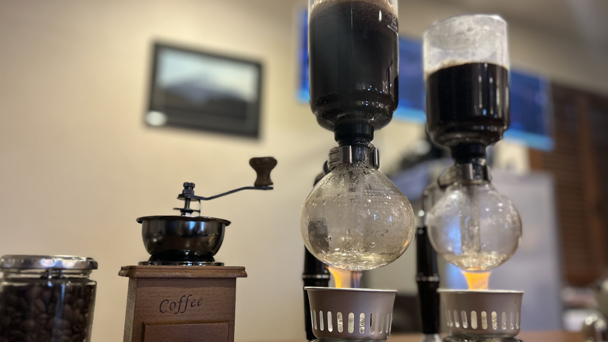 サイフォンで淹れるコーヒーはまた格別の味わい*