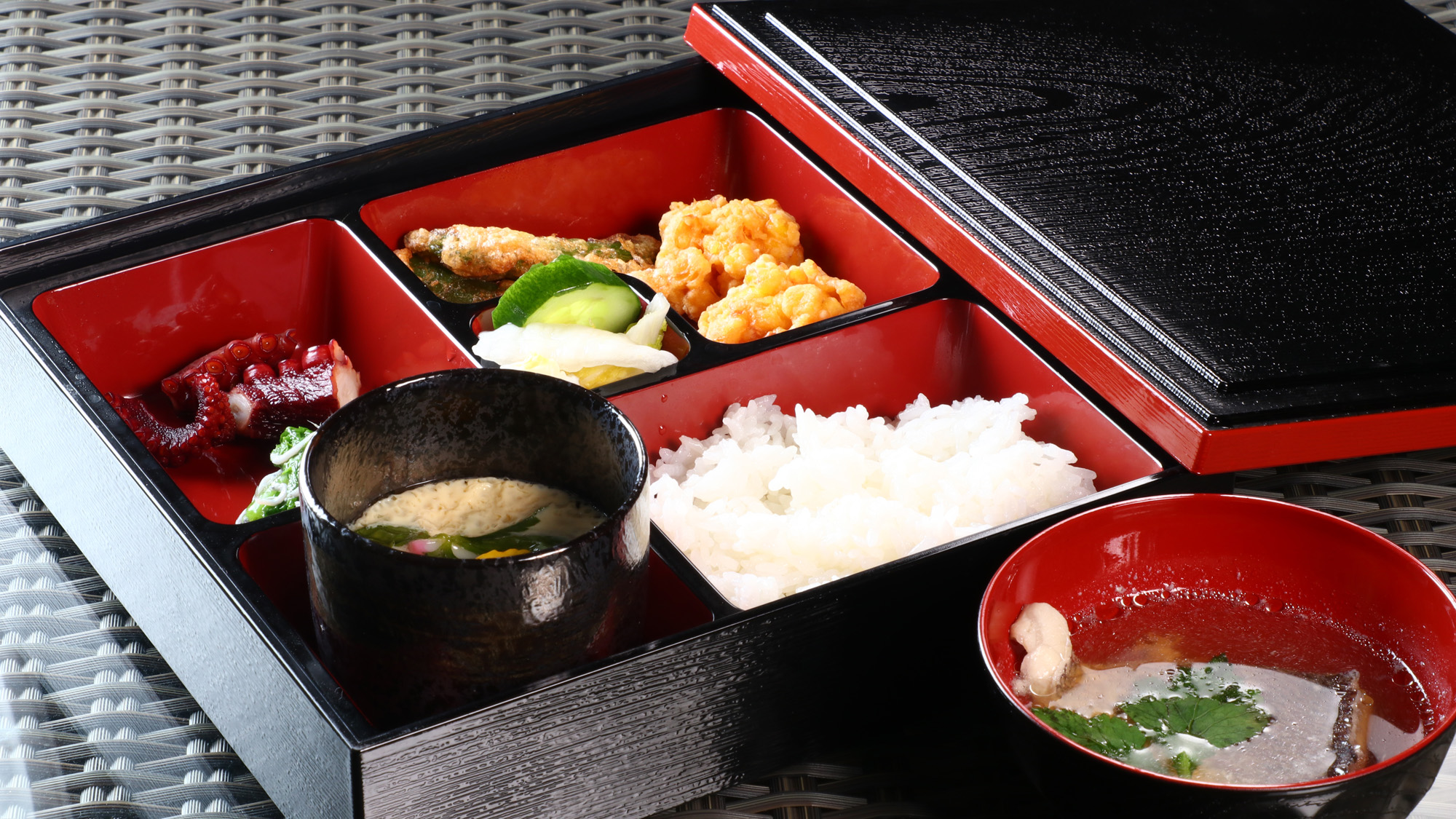 夕食◆和夕食のおかずは松花堂弁当でご用意しております*