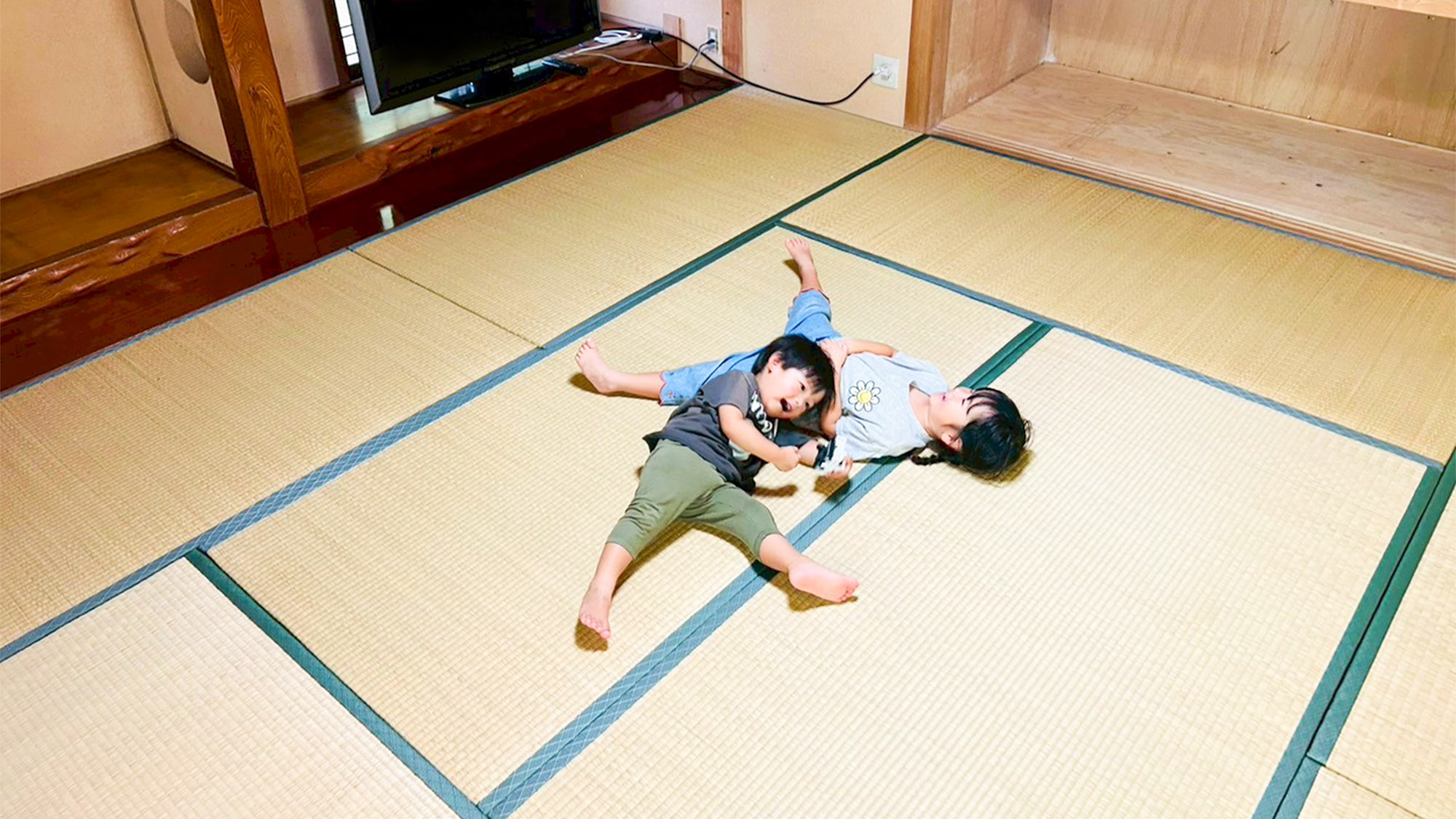 ・小さなお子様連れでも広々快適にお寛ぎ頂けます。畳の香りや心地よさをお楽しみください