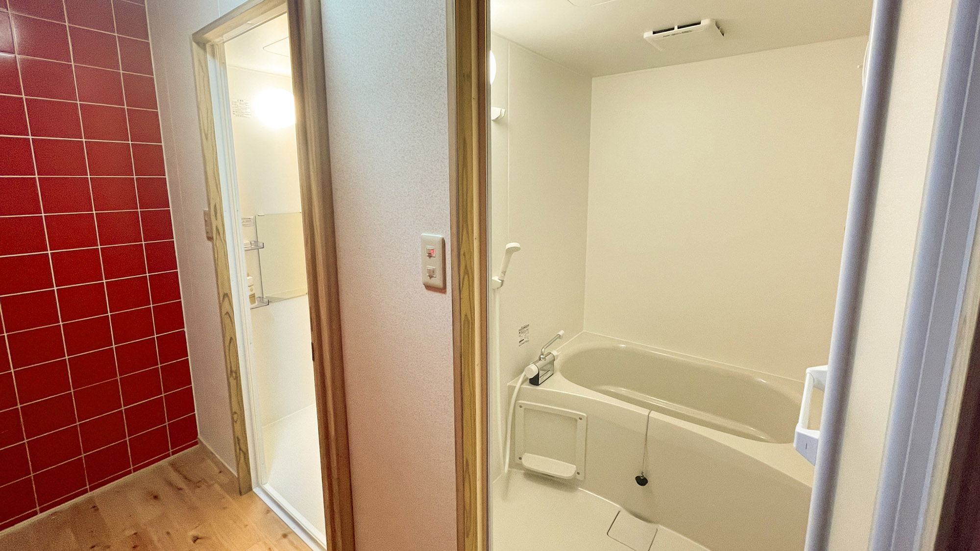 ・【お風呂】バスタブ付きのお風呂で、ゆっくり旅の疲れを癒してください