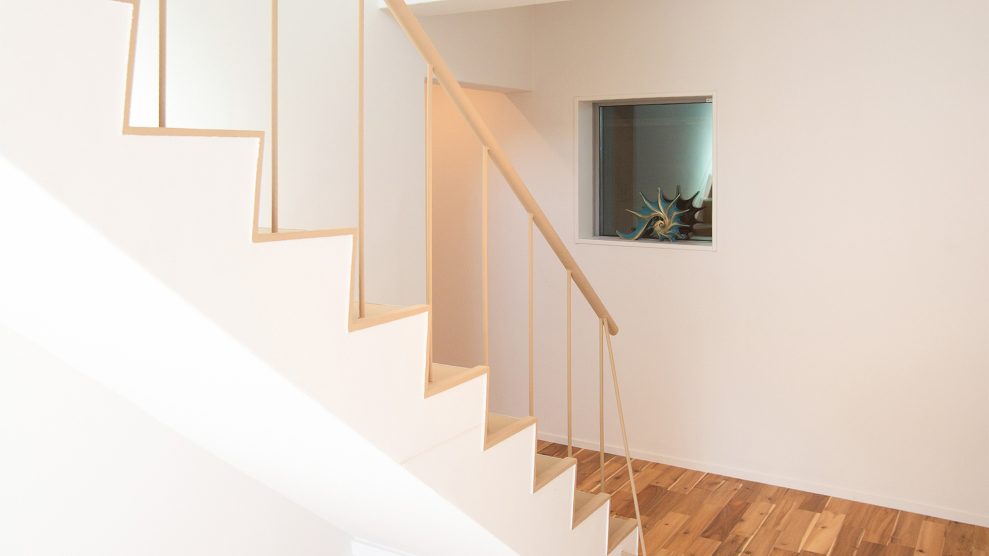 ・【階段】階段には手すりを設置しております。お子様からお年寄りの方まで、安心して移動できます。