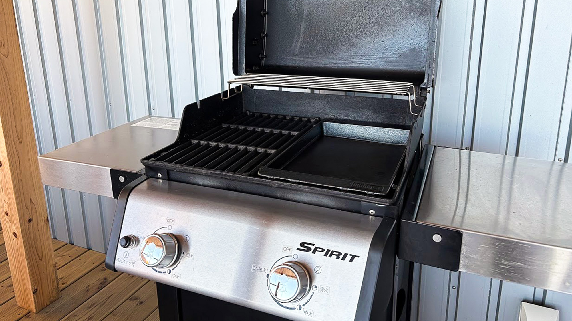 ・【BBQ】ガス式BBQグリルにて海鮮やステーキなどを調理し、グループでワイワイ楽しめます