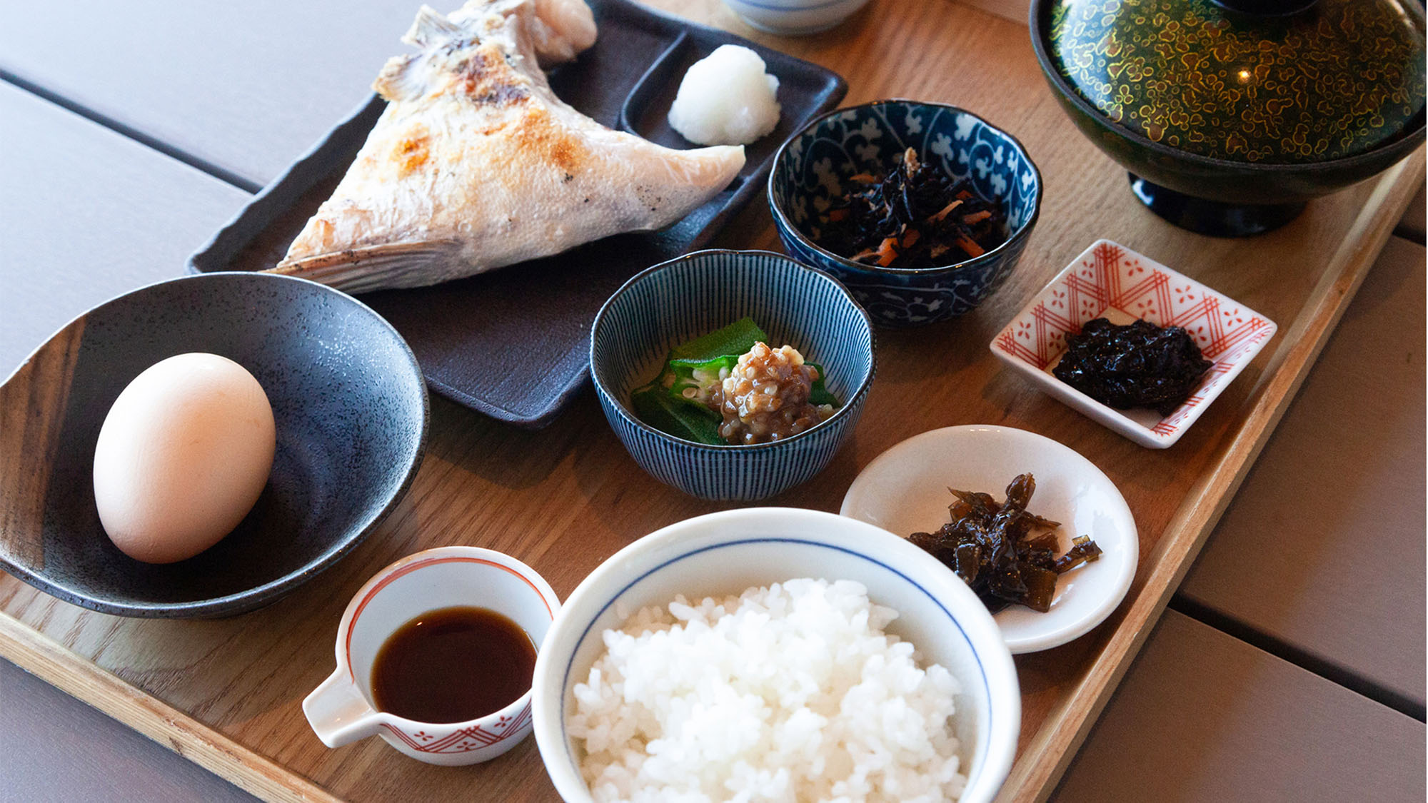 ・【朝食】海を望む朝食は格別。爽やかな潮風とともに、心も体も満たされるひとときをお過ごしください。