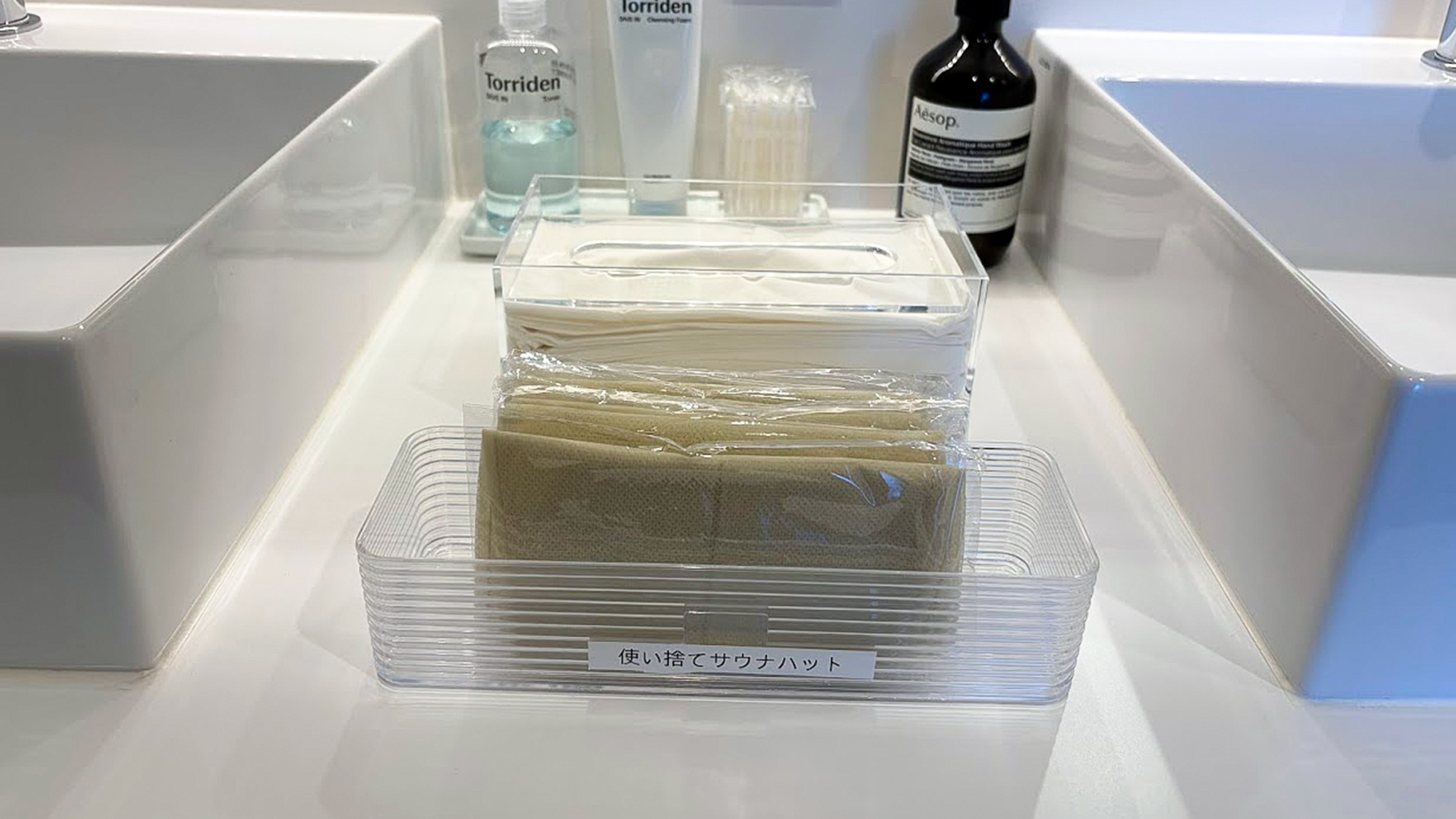 ・【洗面所】サウナハットなどアメニティも充実