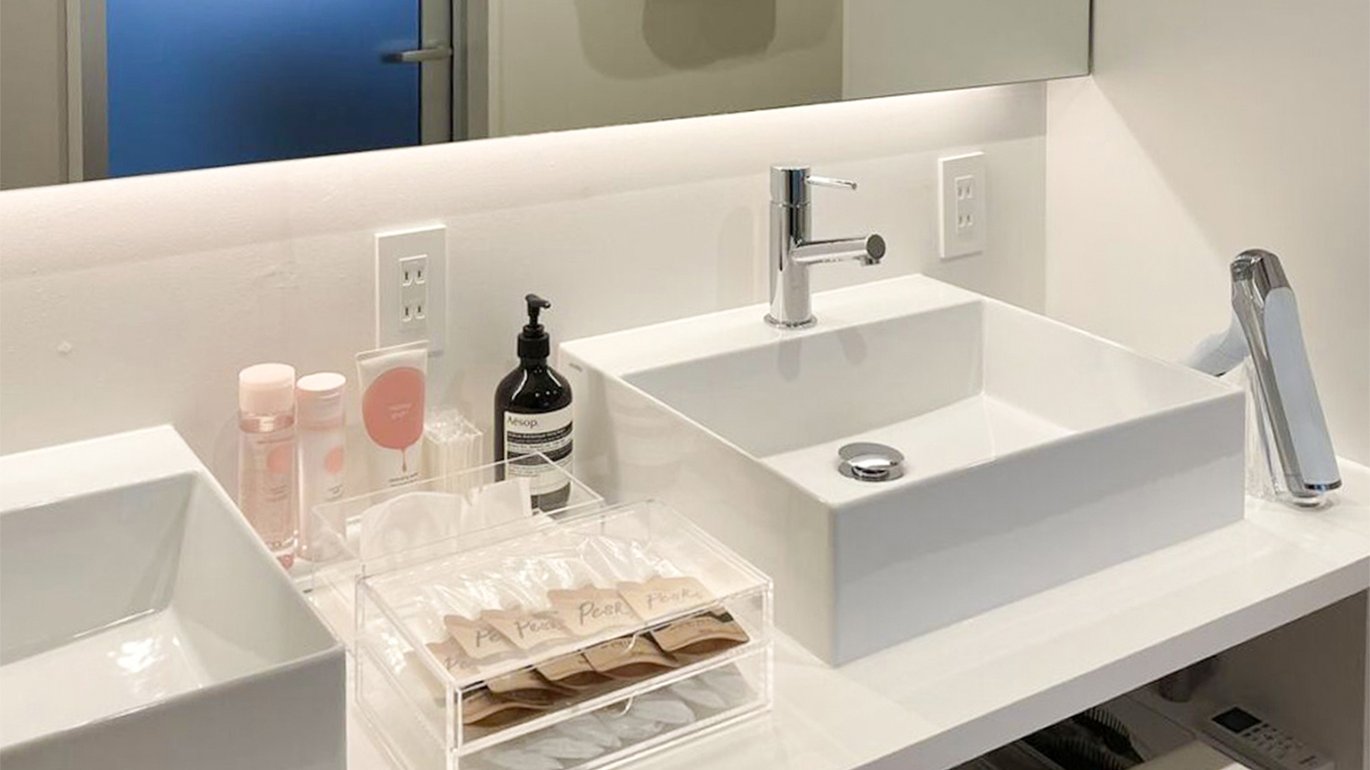 ・【洗面所】歯磨きセットや洗顔料などアメニティを完備！旅先での快適な滞在をサポートします。