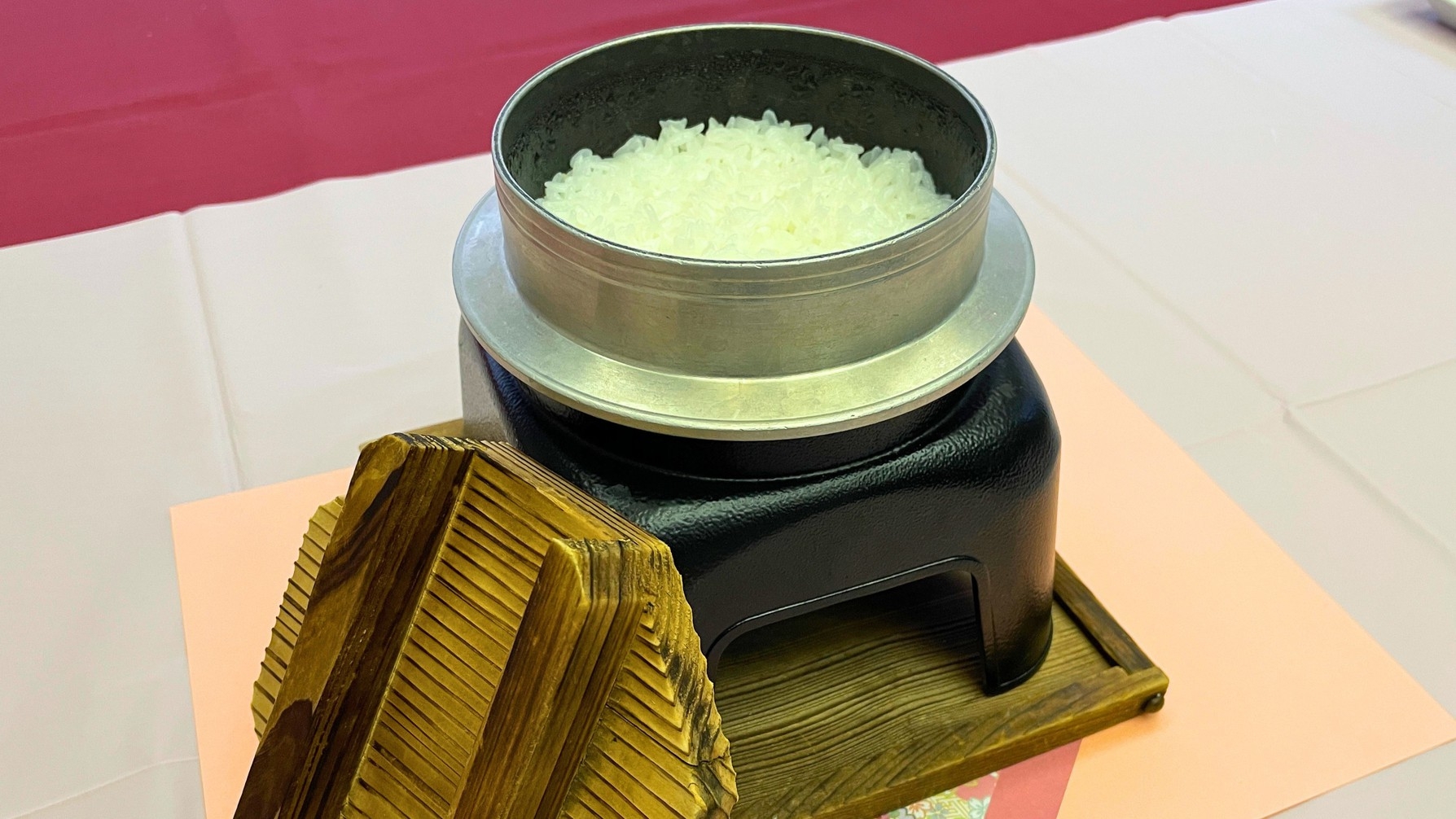 ◆【直前割】美人の湯でつるすべ肌に♪露天風呂＆サウナ完備◎ご夕食は絶品釜炊きご飯を堪能！＜夕朝食付＞