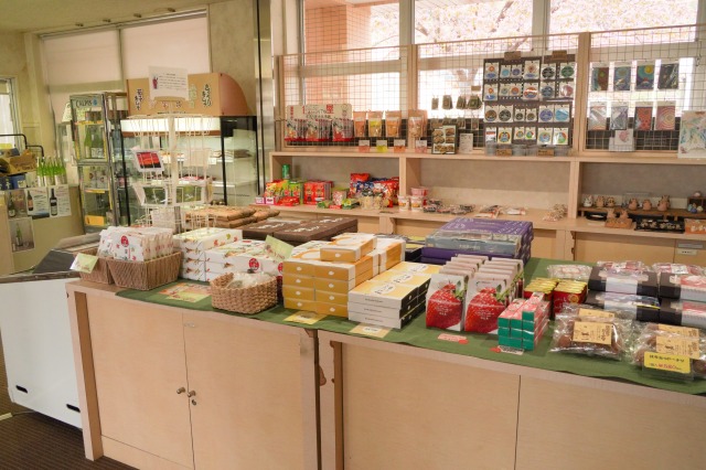 【売店】売店には蘭越町ならではの特産品や、地元の魅力がぎゅっと詰まった商品を取り揃えております