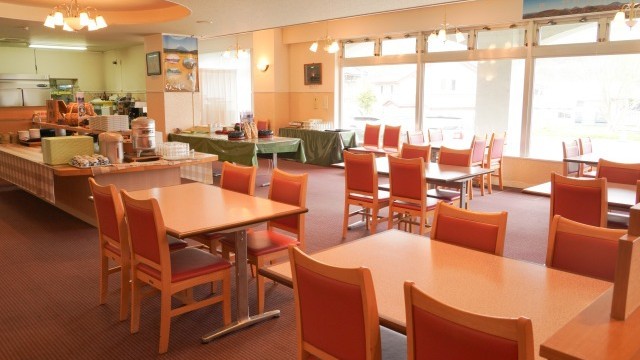 【レストラン】ぬくもりのダイニング。料理長の自慢の味をゆったりと。