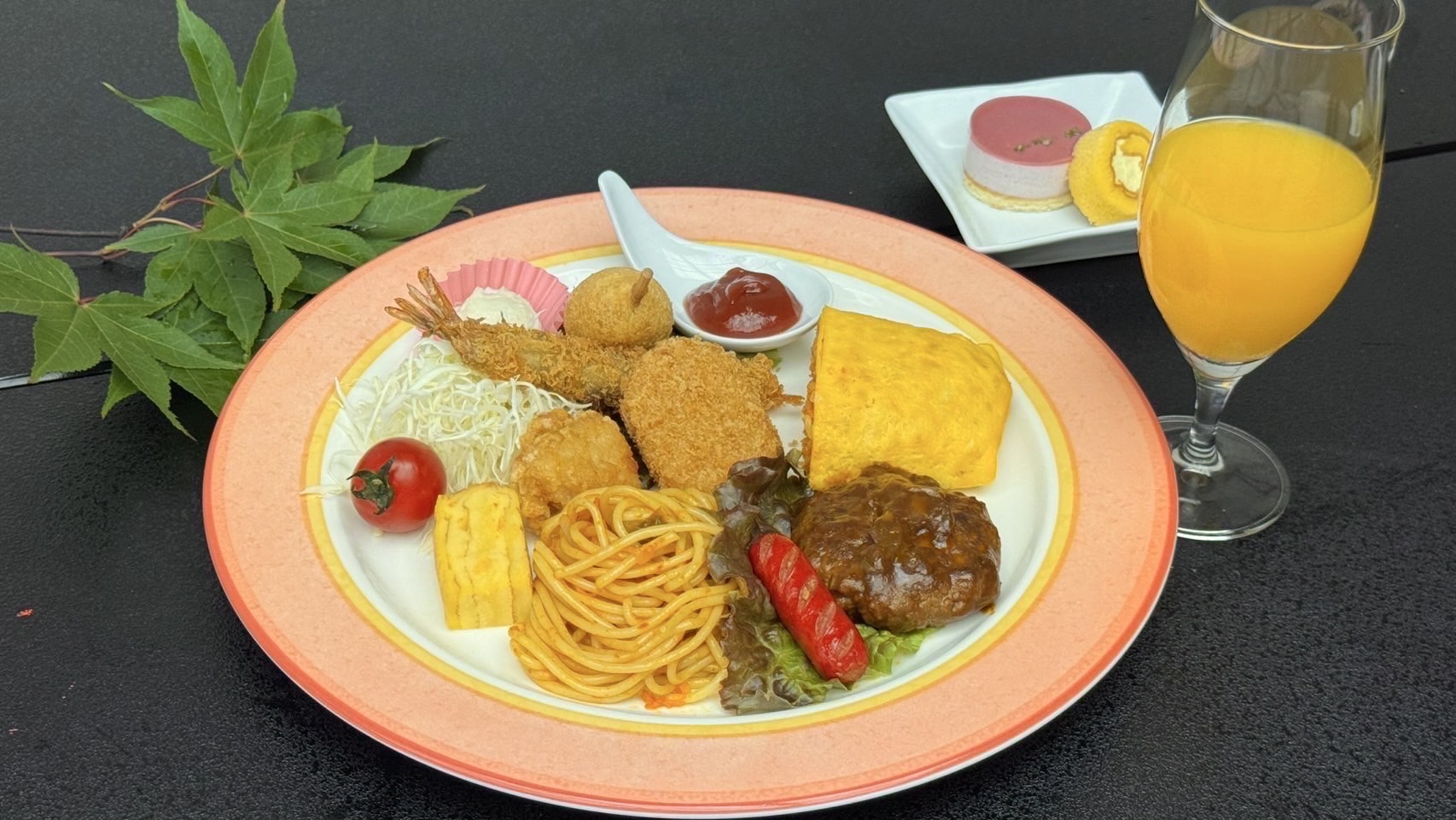 【夕食 お子様プレート】未就学のお子様向けのプレート。お子様の大好きなメニューをワンプレートに。