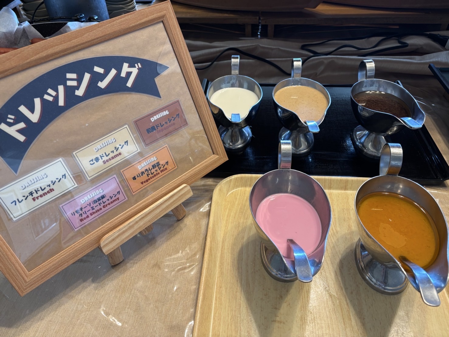 【朝食】シソでありながらレモンの香りをもつ世界で唯一のリモチーソ（蘭越産赤紫蘇）ドレッシングが大人気