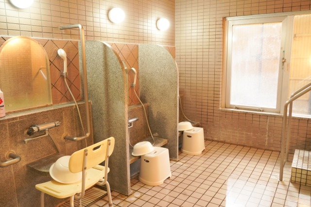 【貸切風呂（家族風呂）】３か所の洗い場を設けております