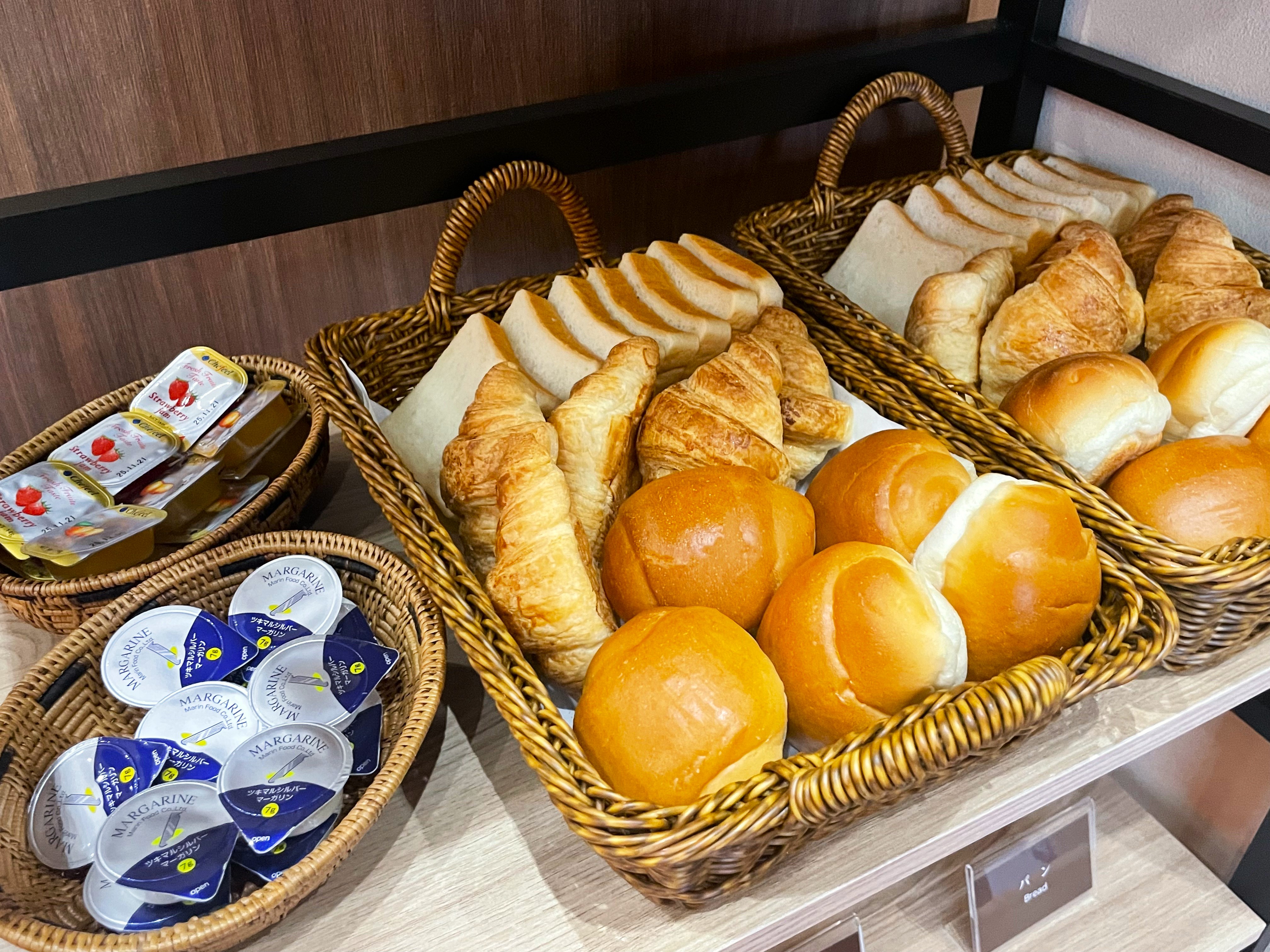 【朝食】洋食派の方にパンもご用意♪