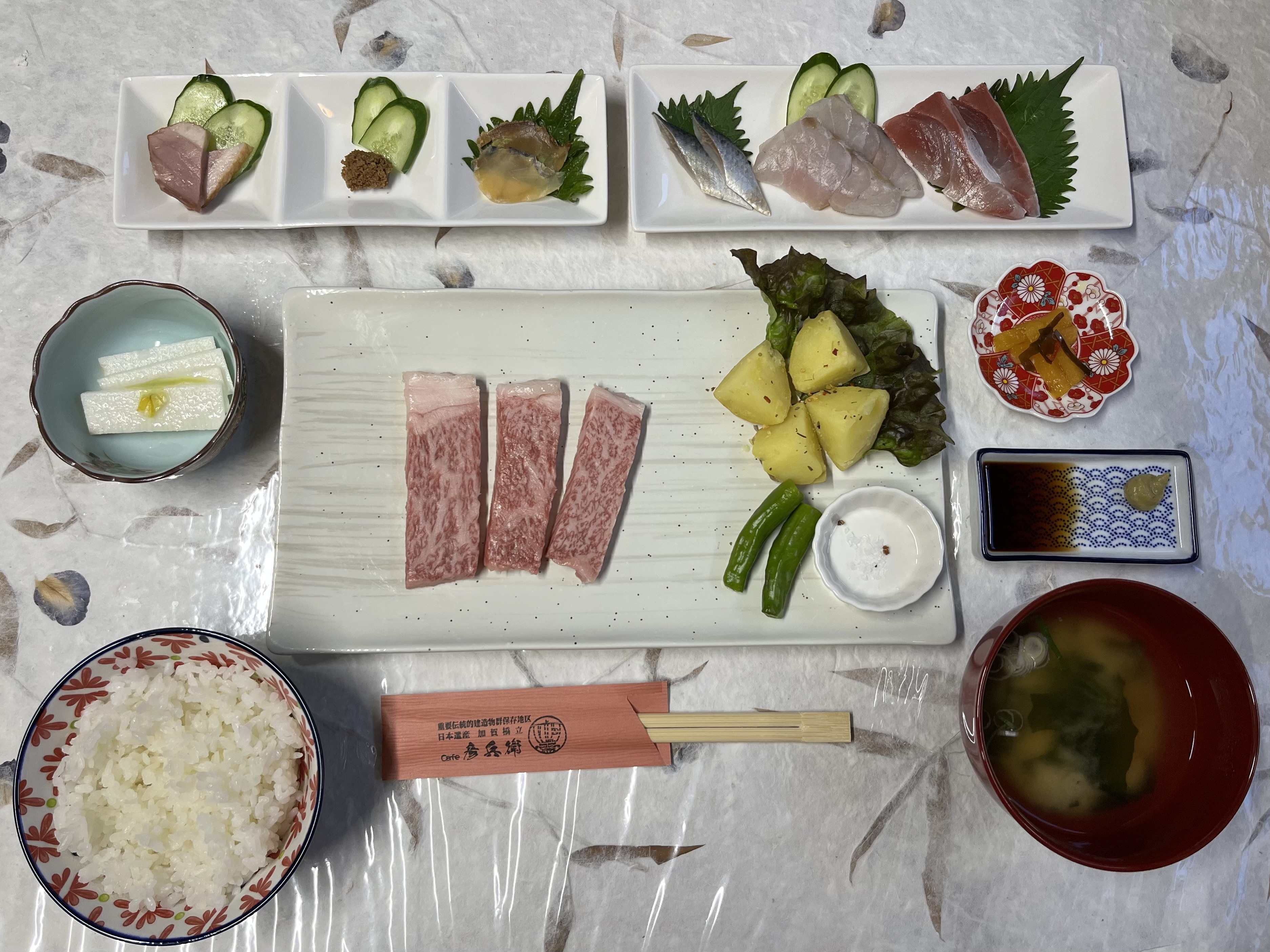 能登牛ステーキ、地魚、珍味ふぐの子卵巣他、デザートとオリジナル・コーヒー付きです。