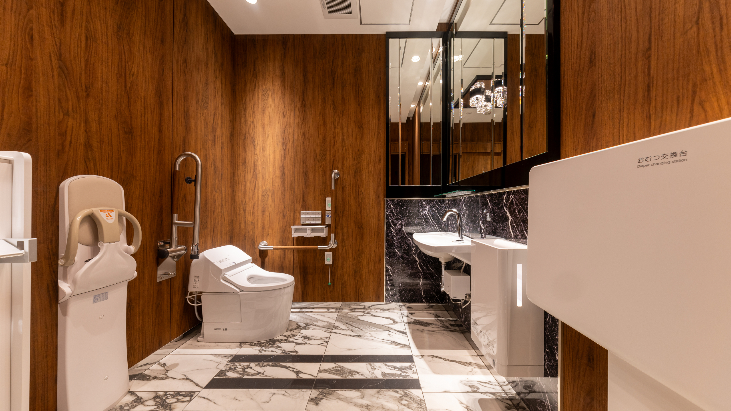 1階にはバリアフリートイレもございます。