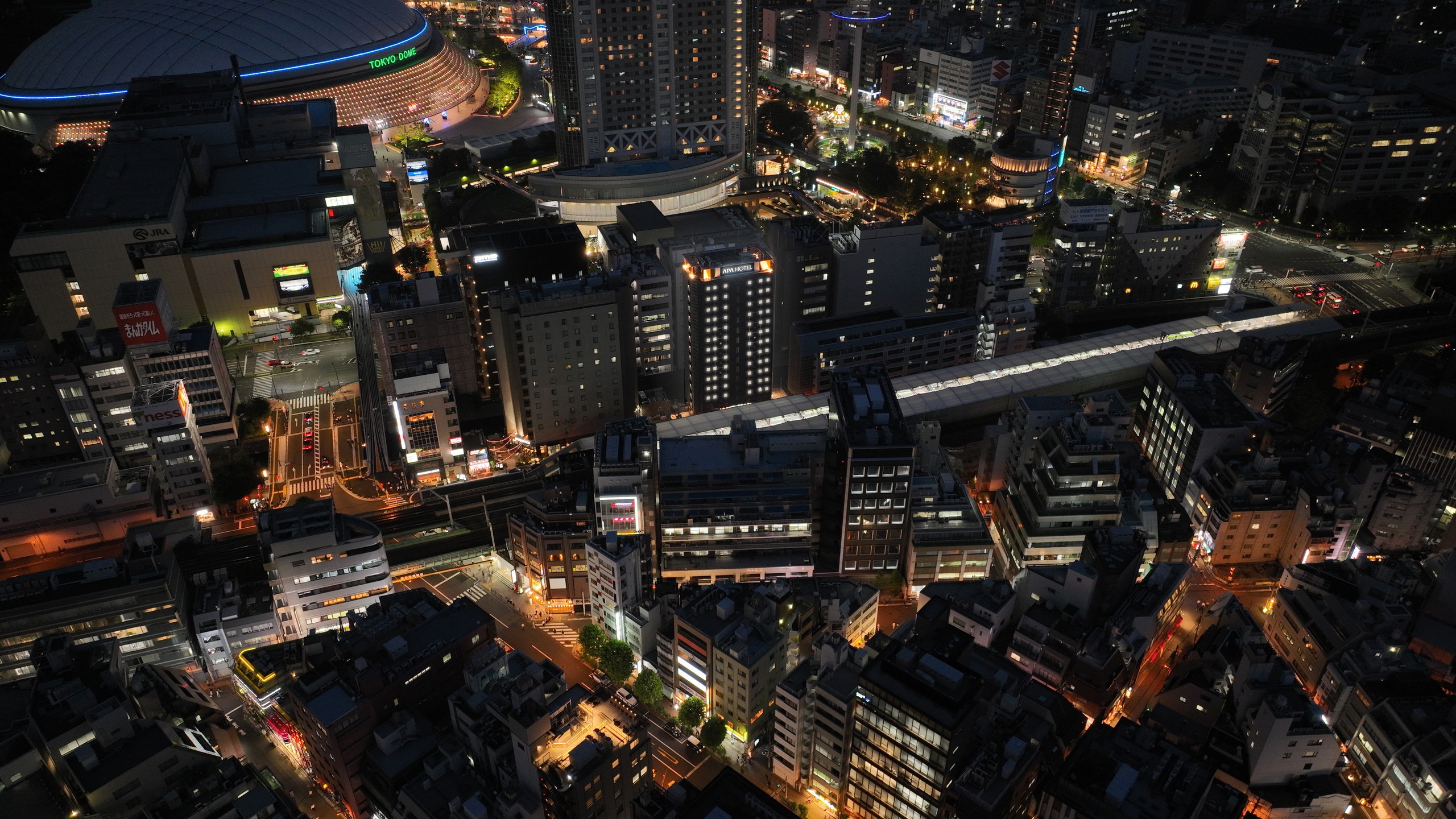 JR水道橋駅「西口」より徒歩1分、東京ドームまで徒歩5分