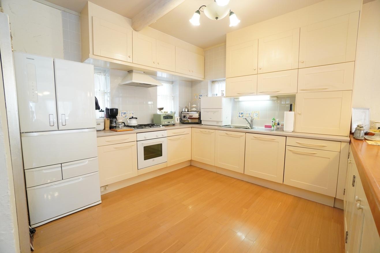 【ウインター連泊限定プラン】西軽井沢の森に包まれた欧風ヴィラを貸切　最大６人宿泊可能 