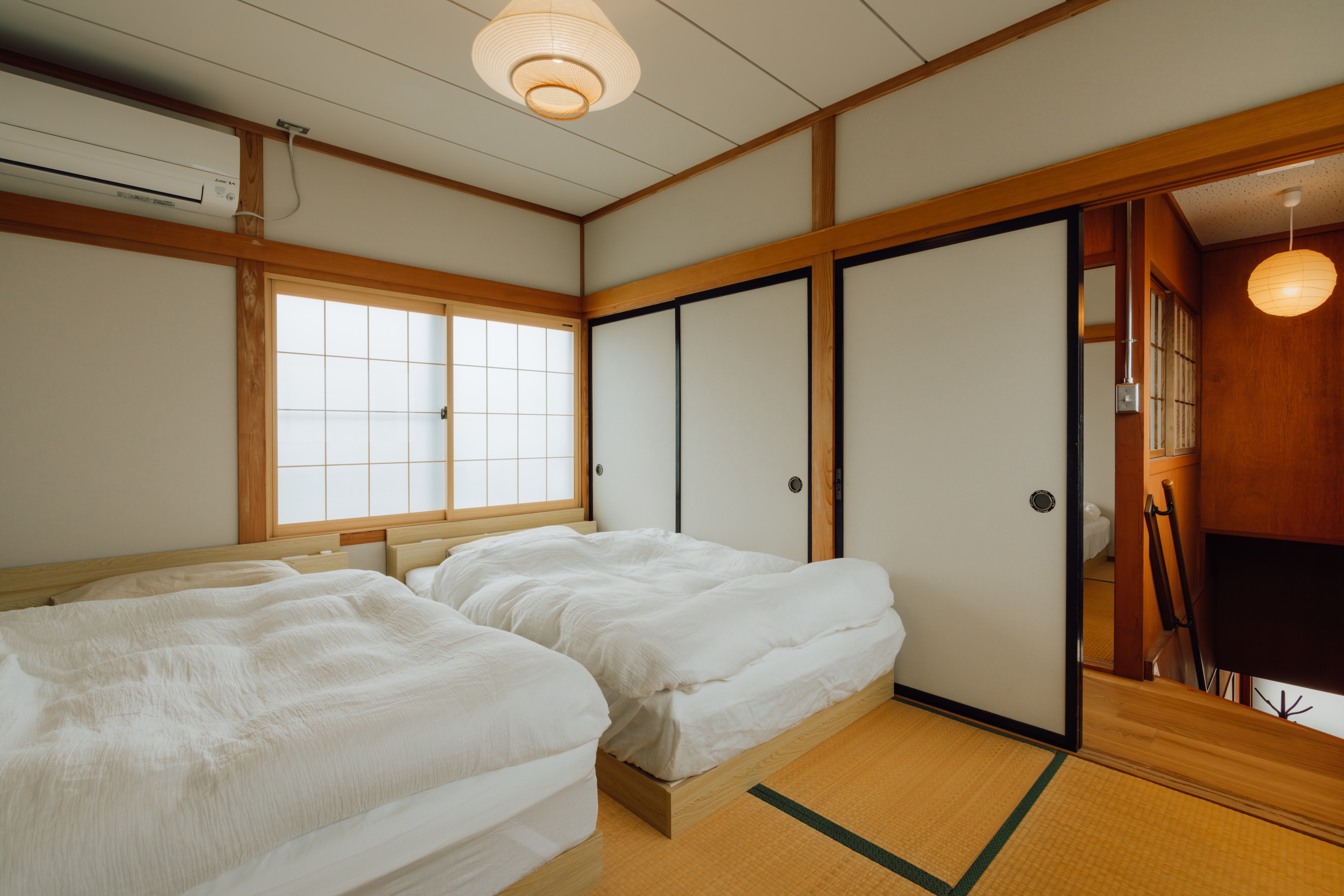 2階、セミダブルツインベッド