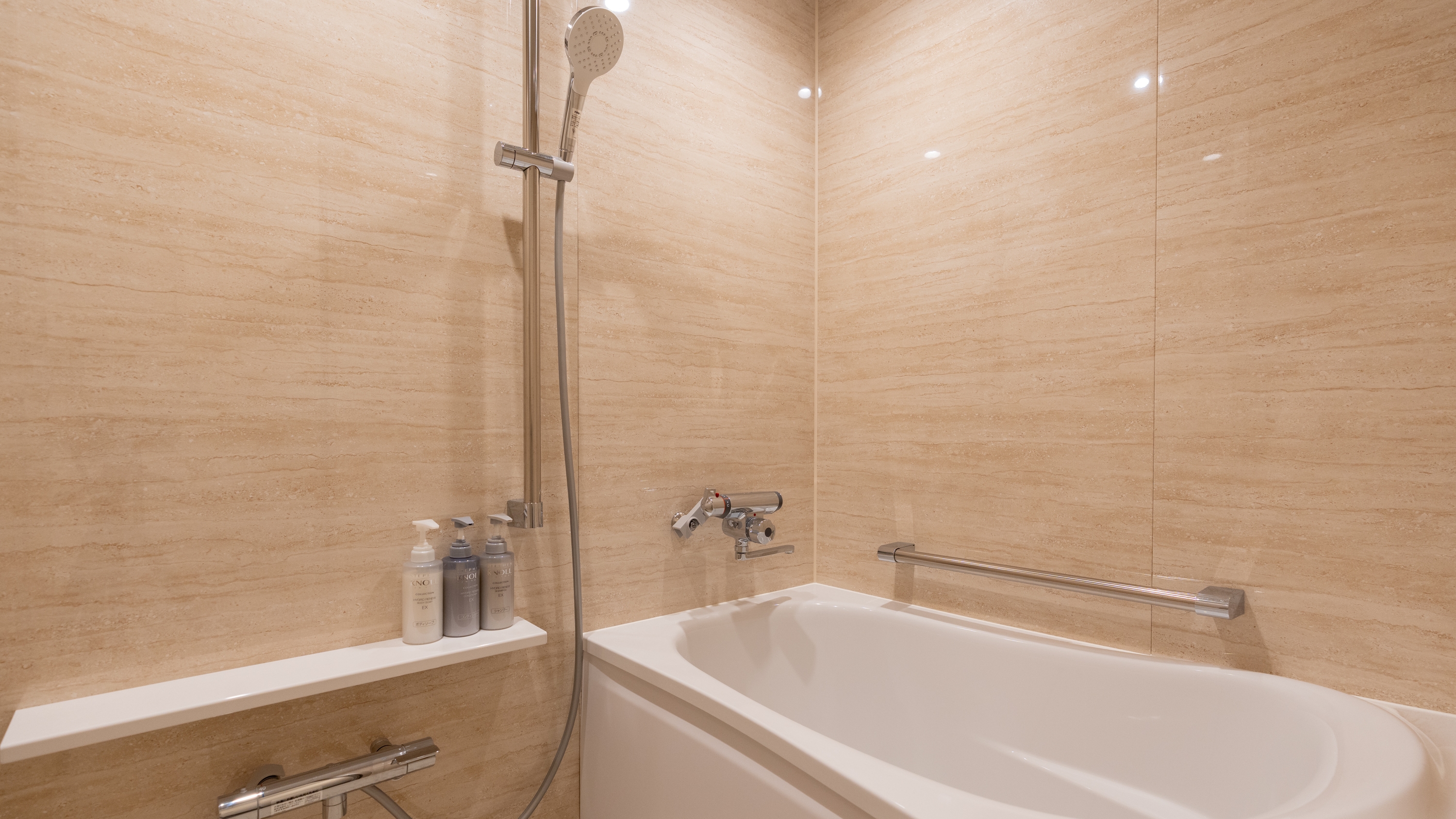 バスルーム　ファミリーツイン、デラックスツイン、スーペリアツイン