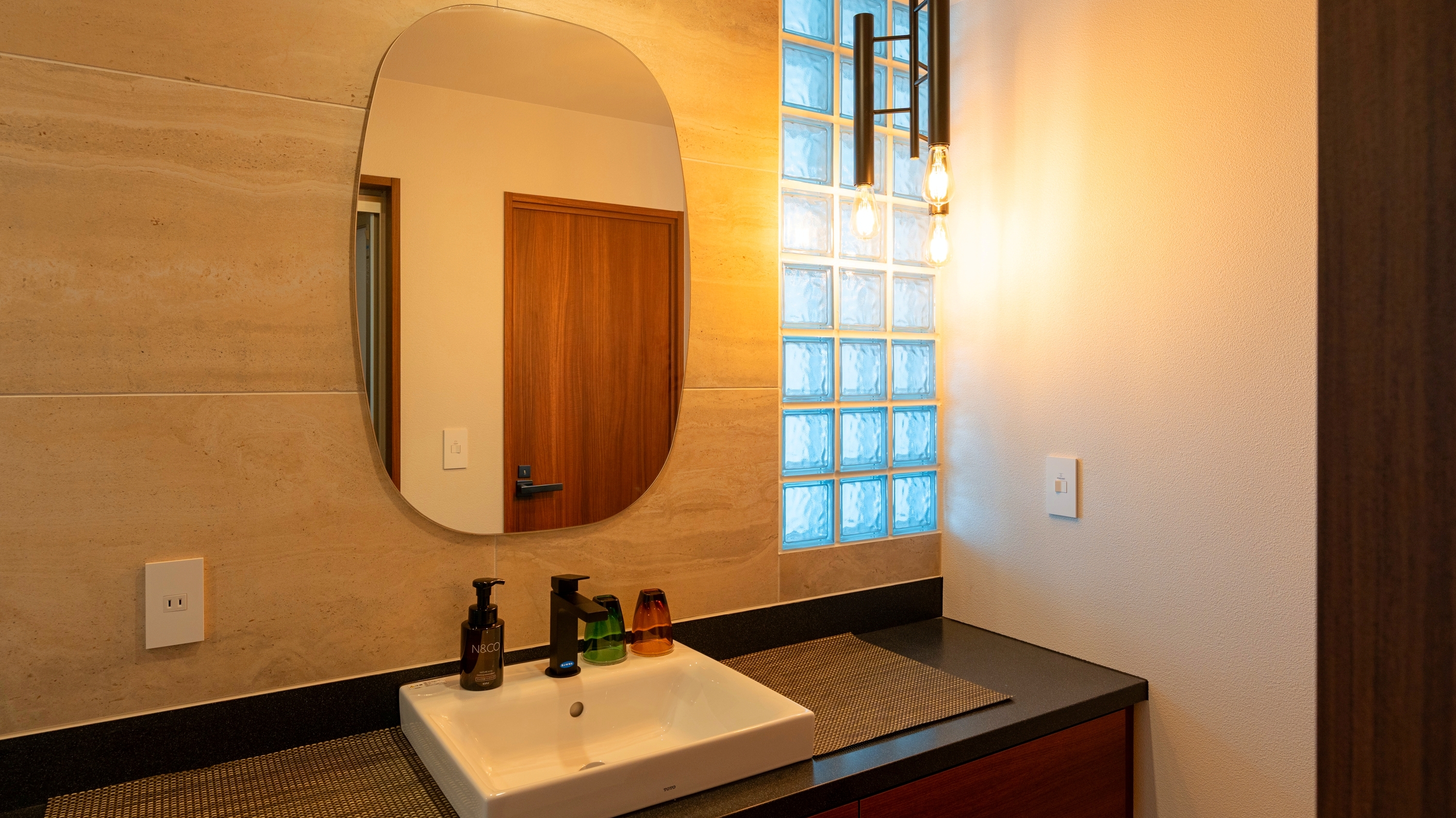 エグゼクティブツイン／スカイフロア（最上階 16階）　洗面台