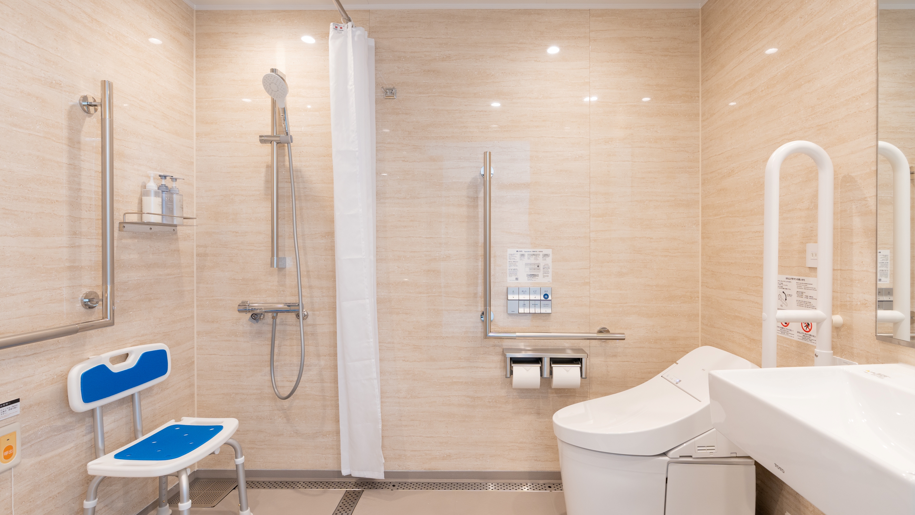 バスルーム　スーペリアユニバーサルツイン・ダブル 