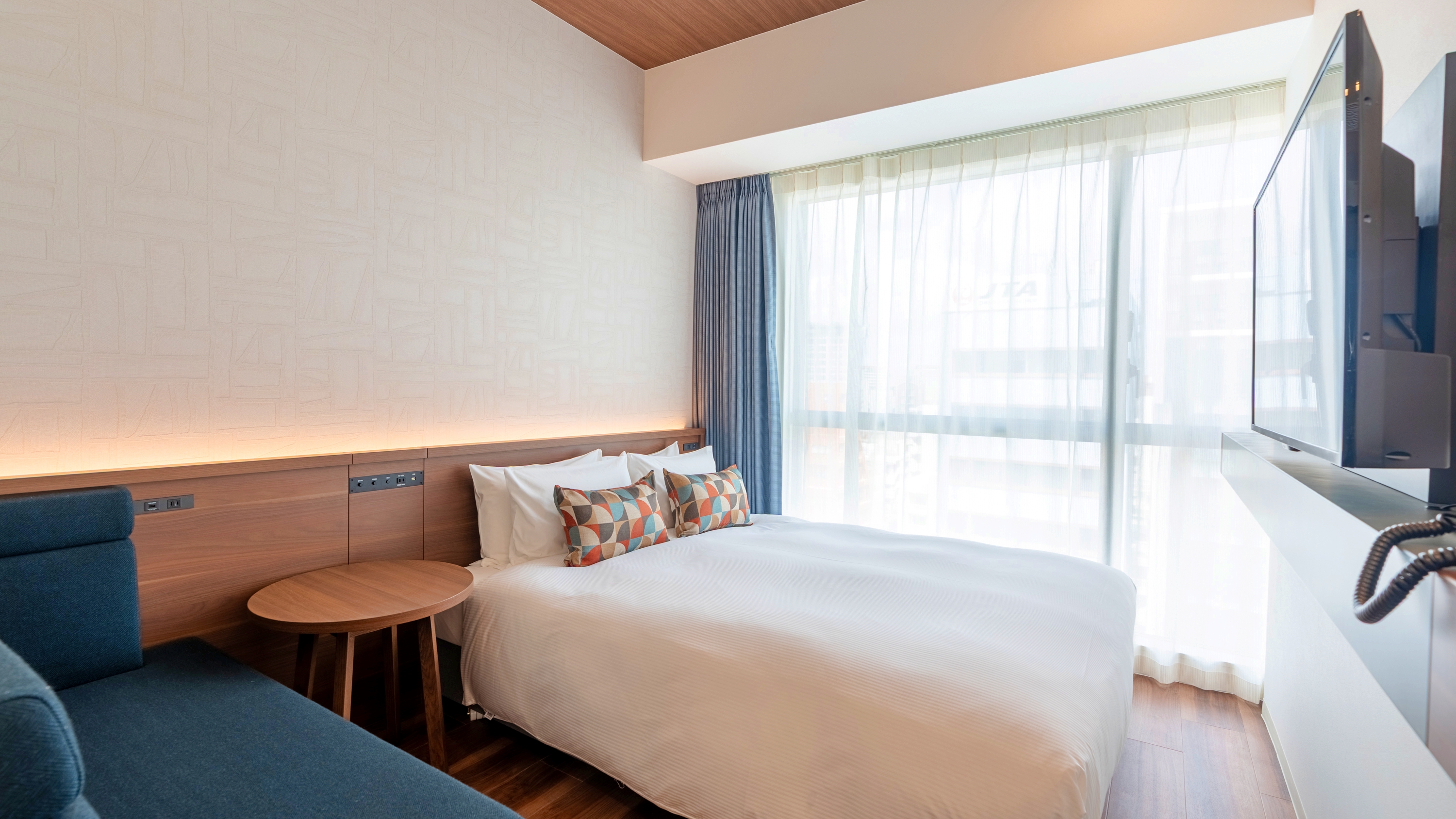 スタンダードダブル（一例）※仕様の異なる2タイプのお部屋がございます。タイプのご指定はできません。