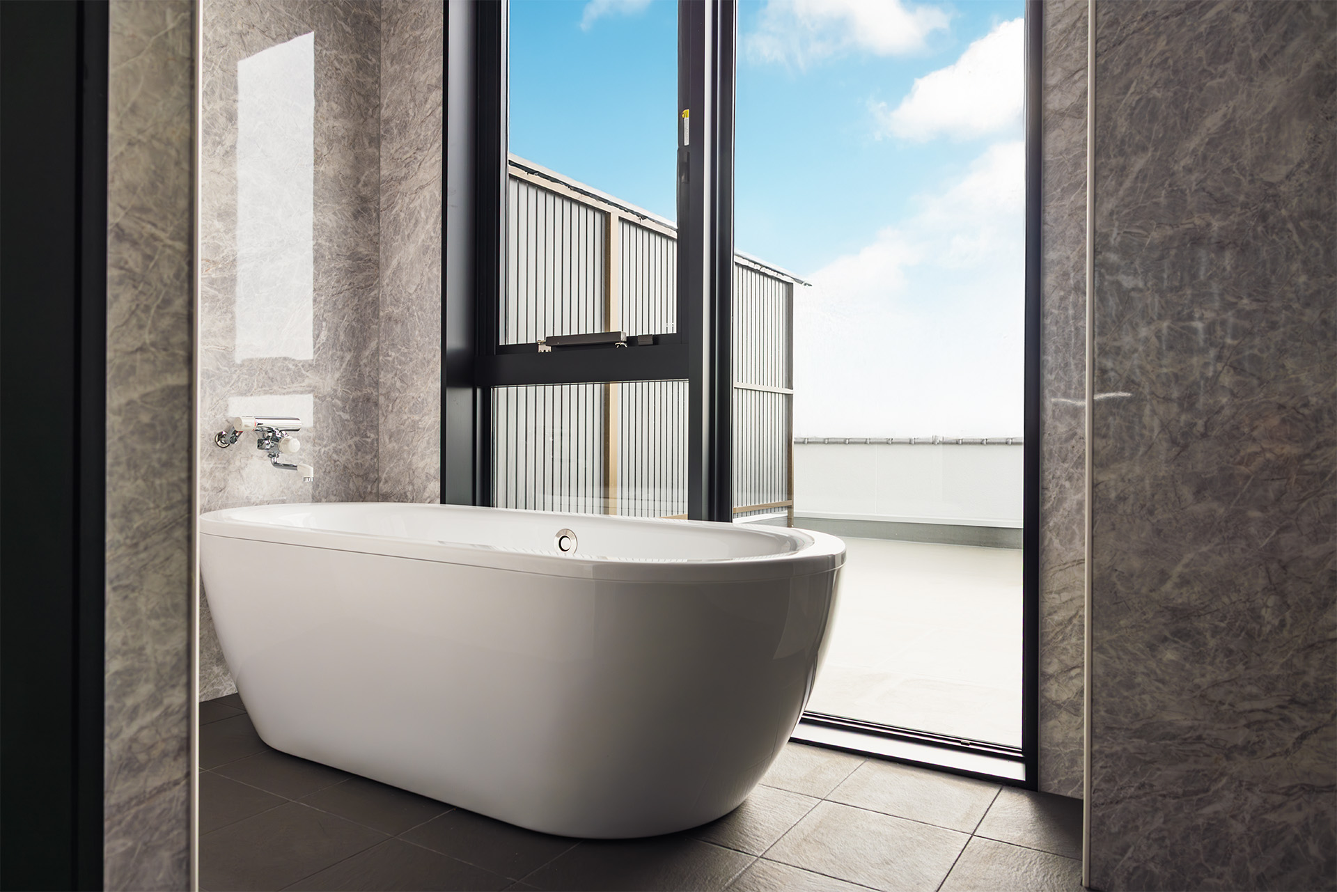 クイーンベッドルーム　バスタブ