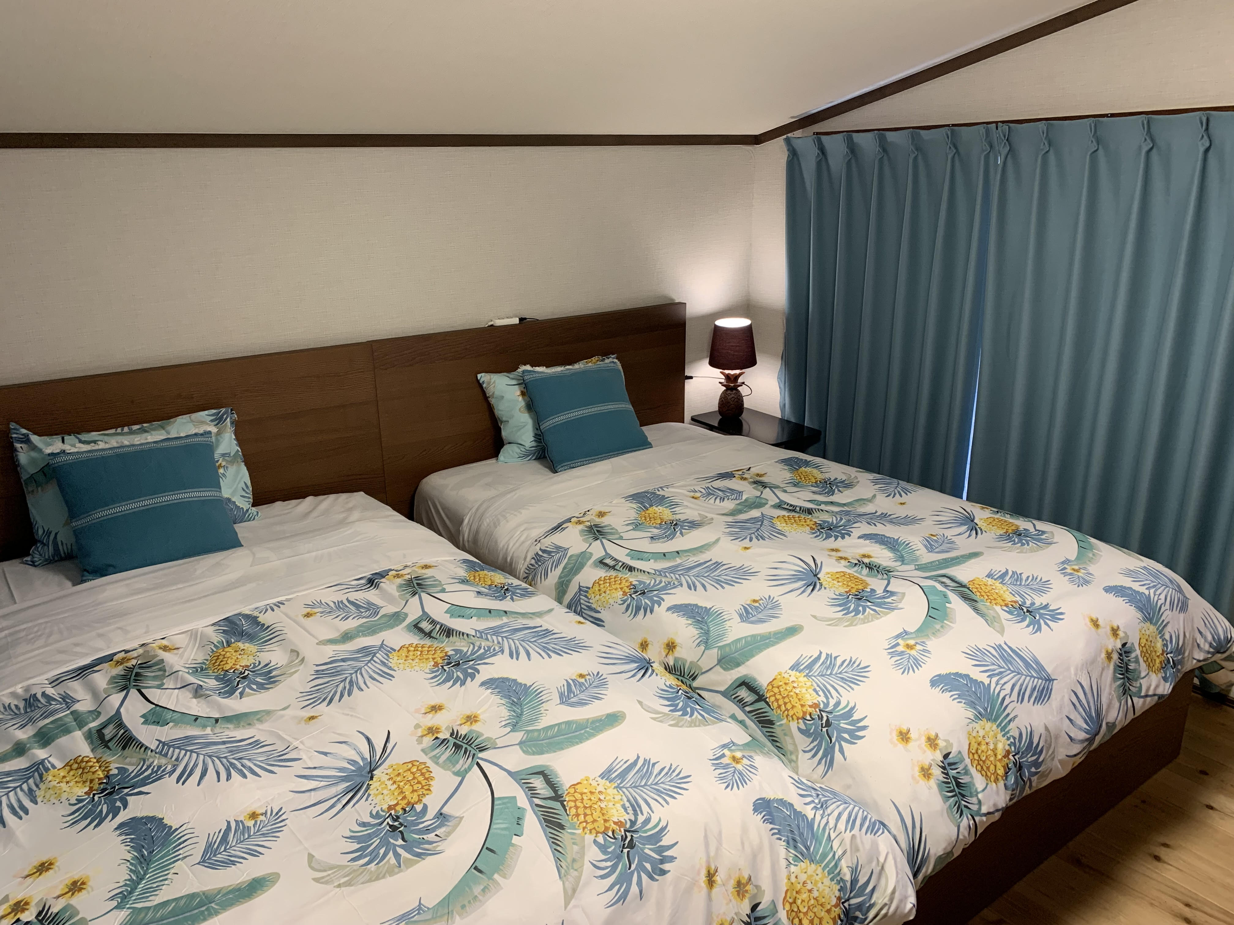 洋室ツインルーム(シャワー、トイレ共有)