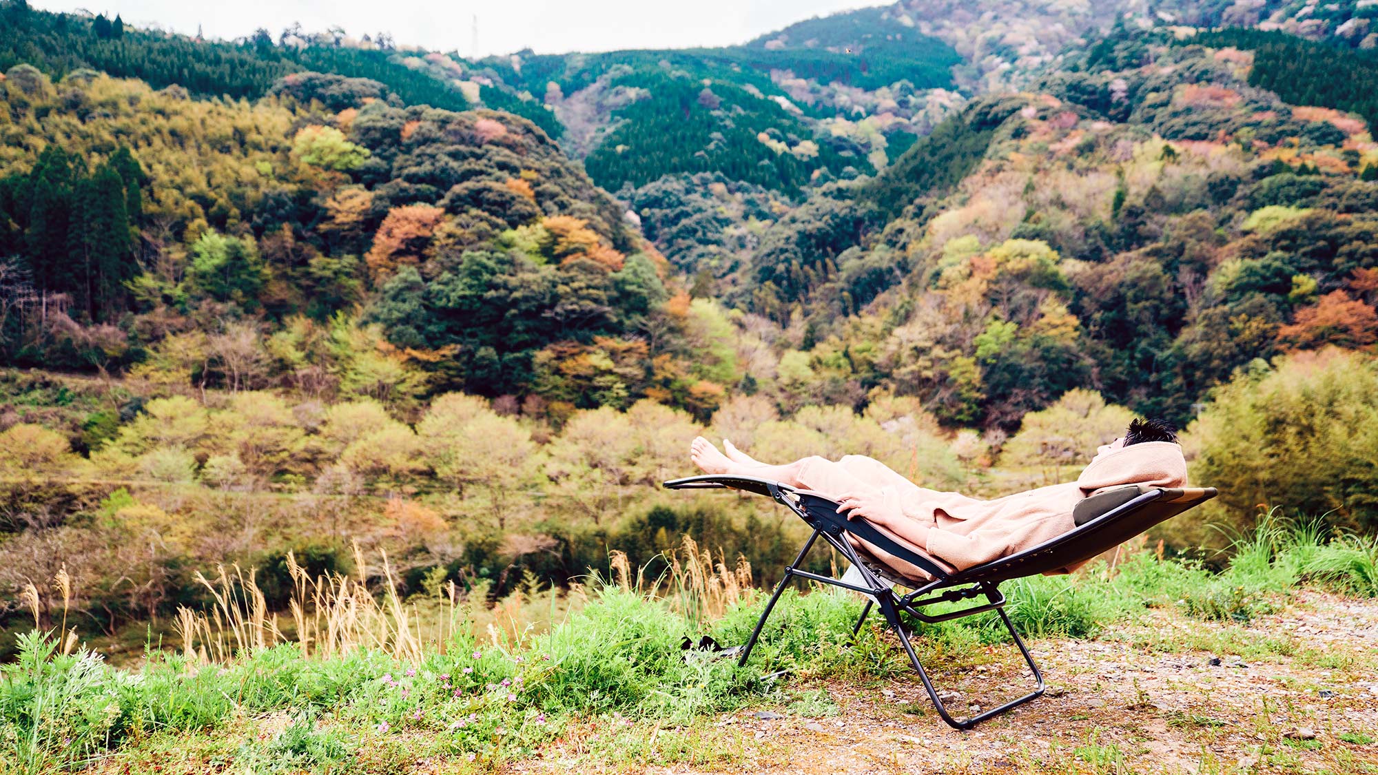 ・【サウナ】ポンチョと木々の香りに包まれて