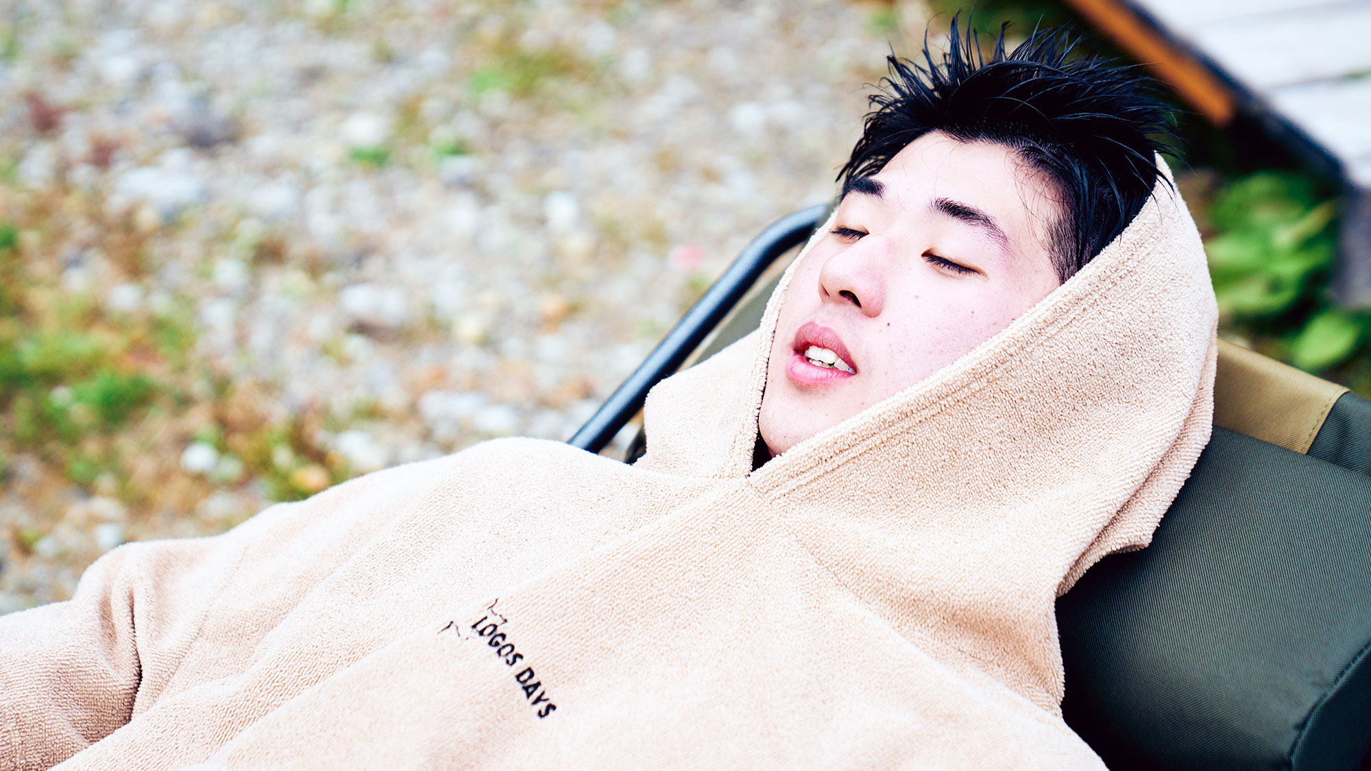 ・【サウナ】ポンチョに包まれ、極上のリラックスタイム