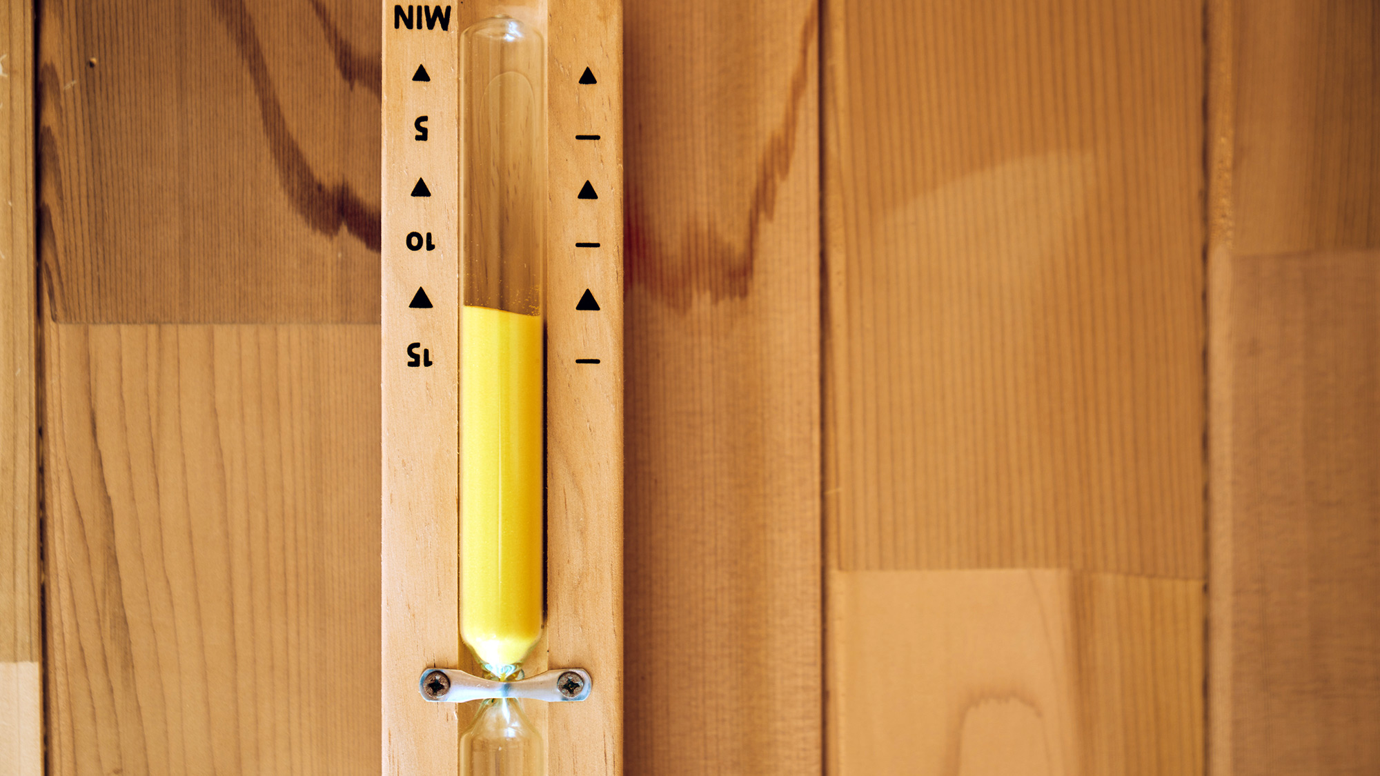 ・【サウナ】砂時計を見つめ、無になる時間