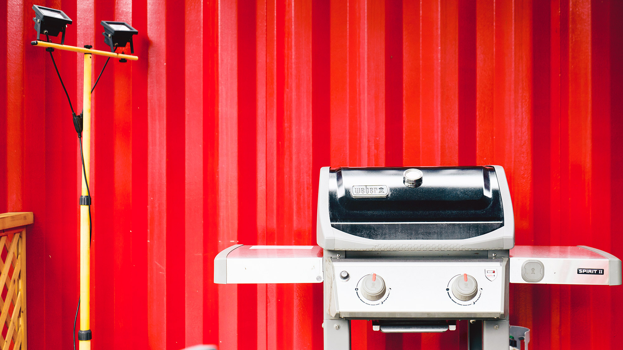 ・【テラス】手軽に本格BBQ！ガスグリル完備