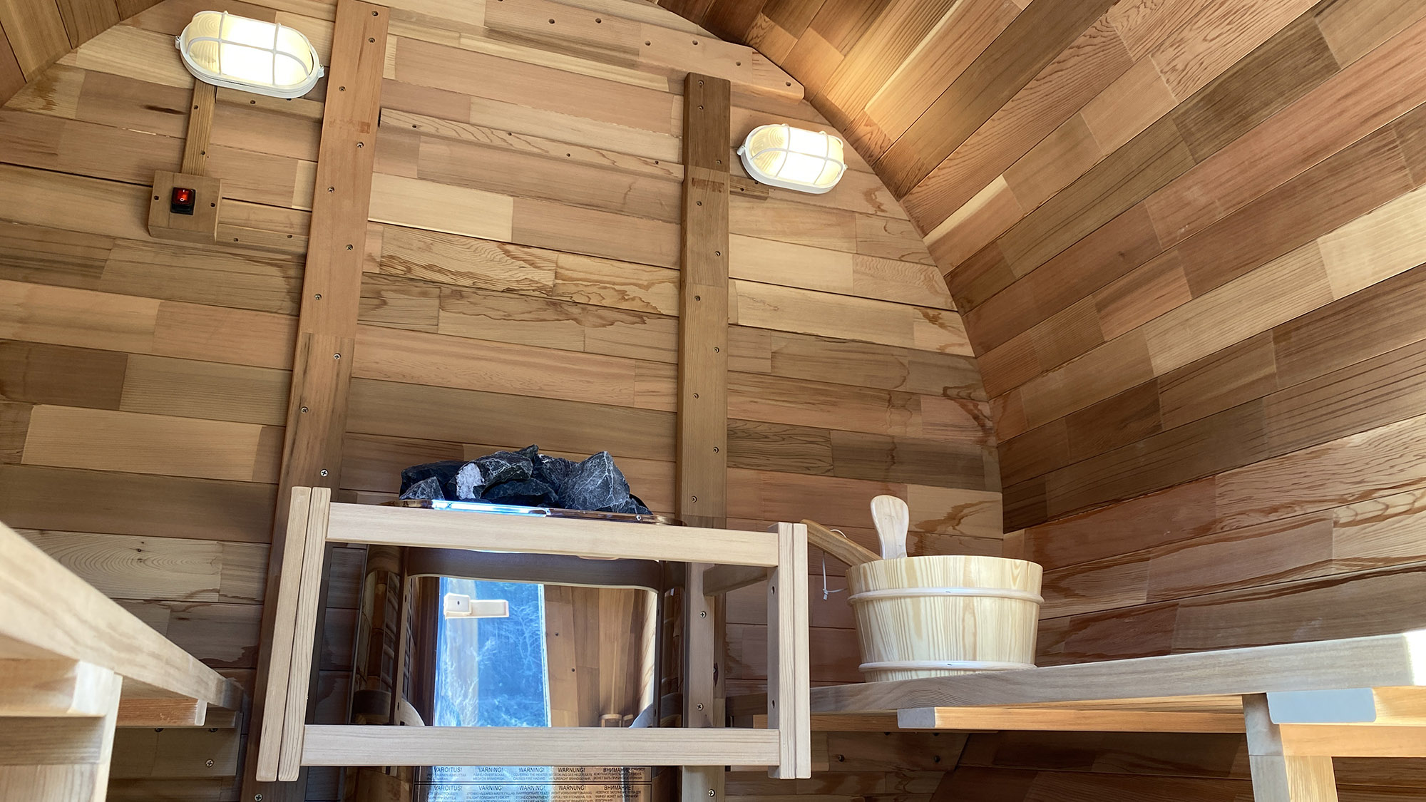 ・【バレルサウナ】木の温もりと香りに包まれる贅沢サウナ