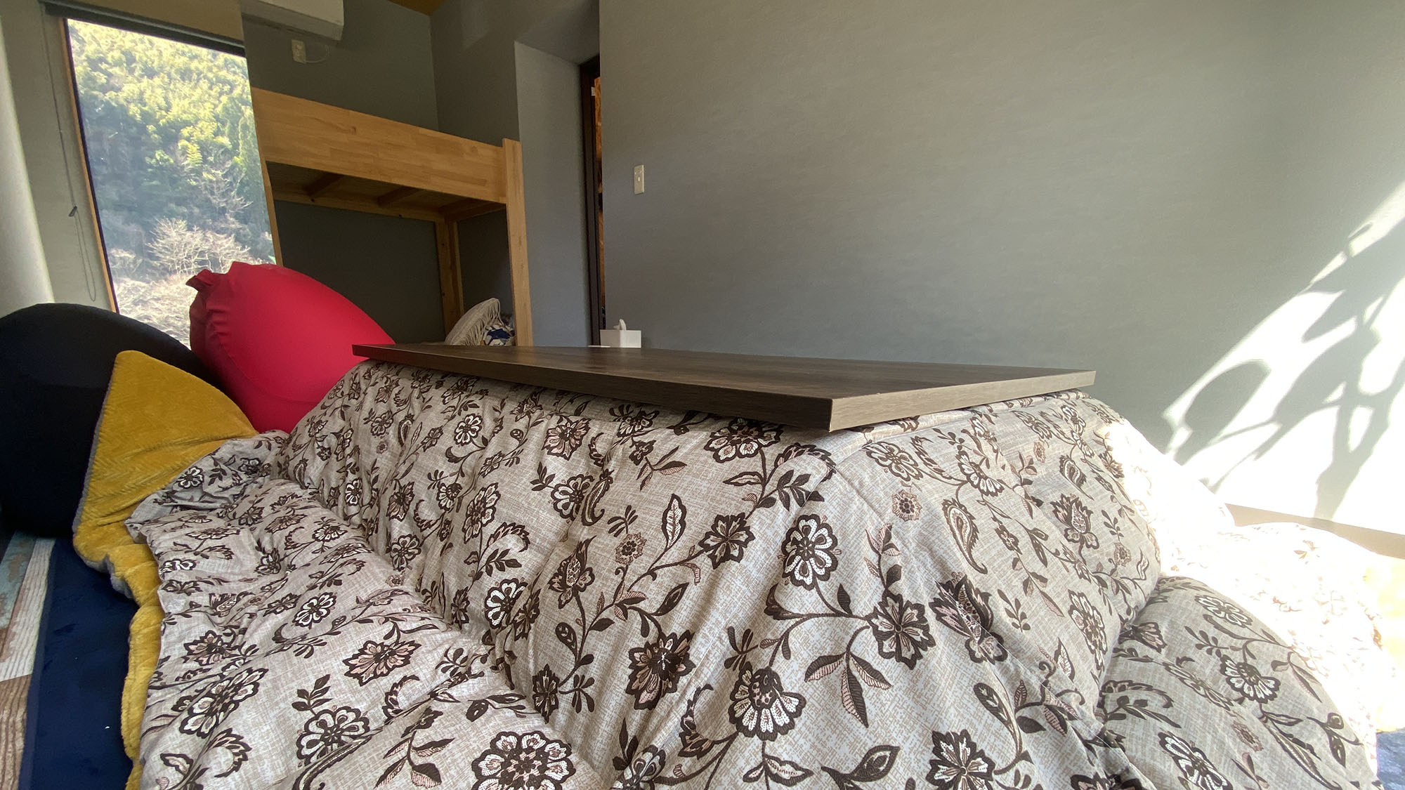 ・【リビング】秘密基地みたいな空間。こたつで温まる休日