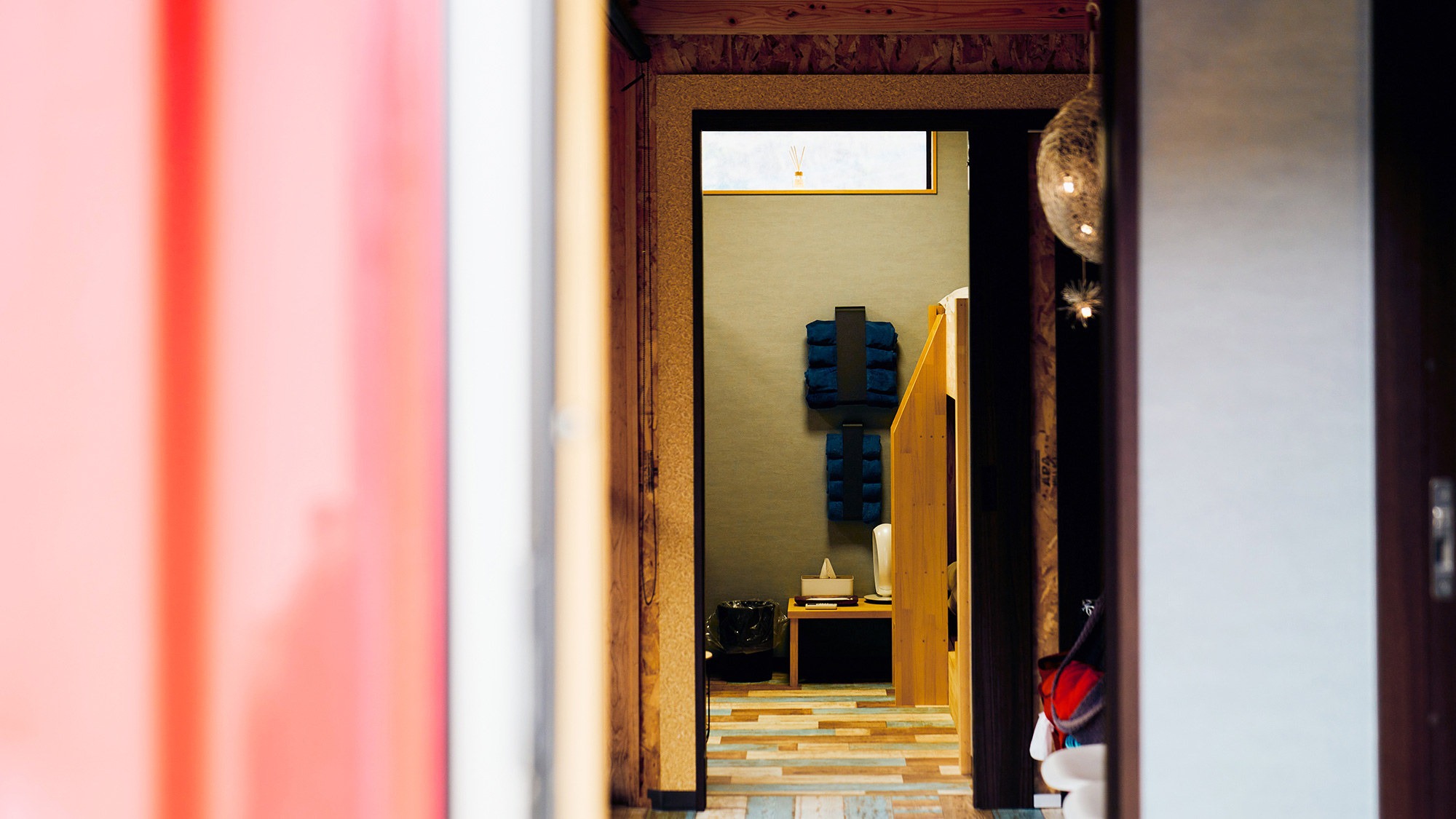 ・【エントランス】コンテナの中とは思えない、開放感あふれる空間