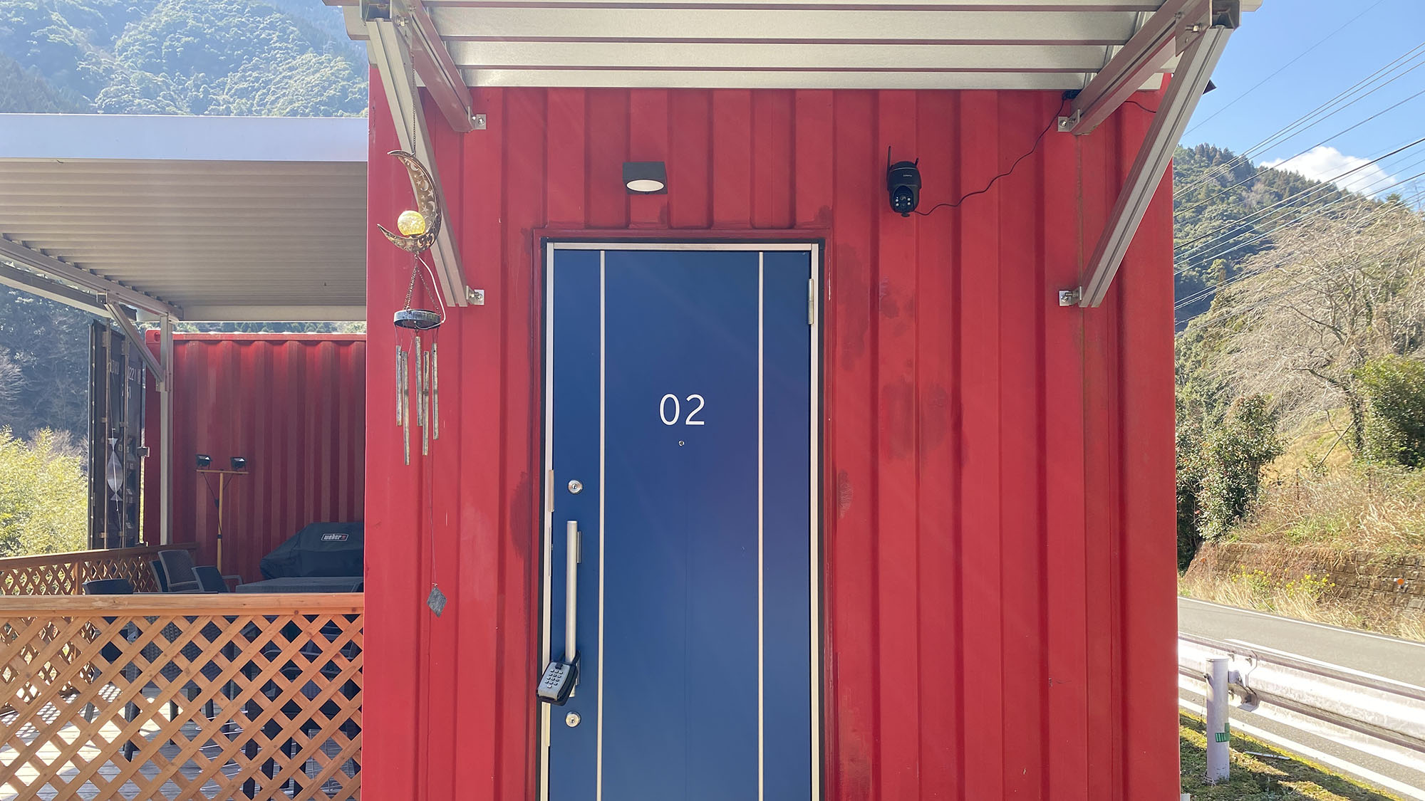 ・【外観】鍵の受け渡し不要！キーボックスでプライベート確保