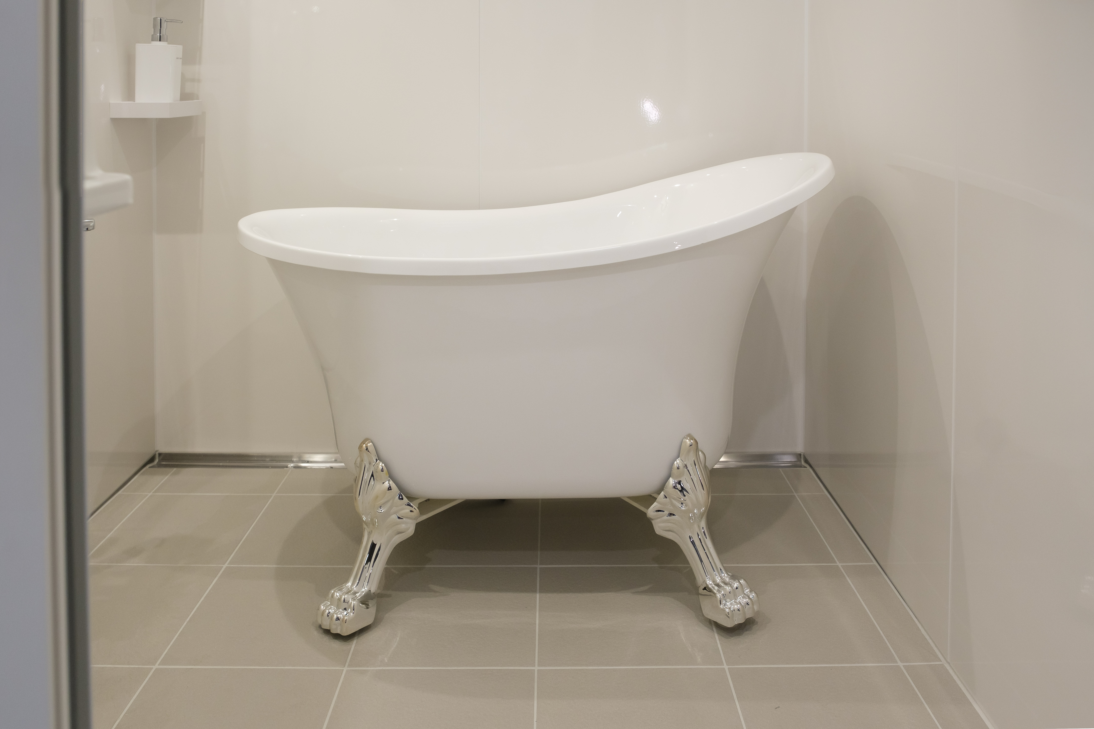 203風の間(浴槽)