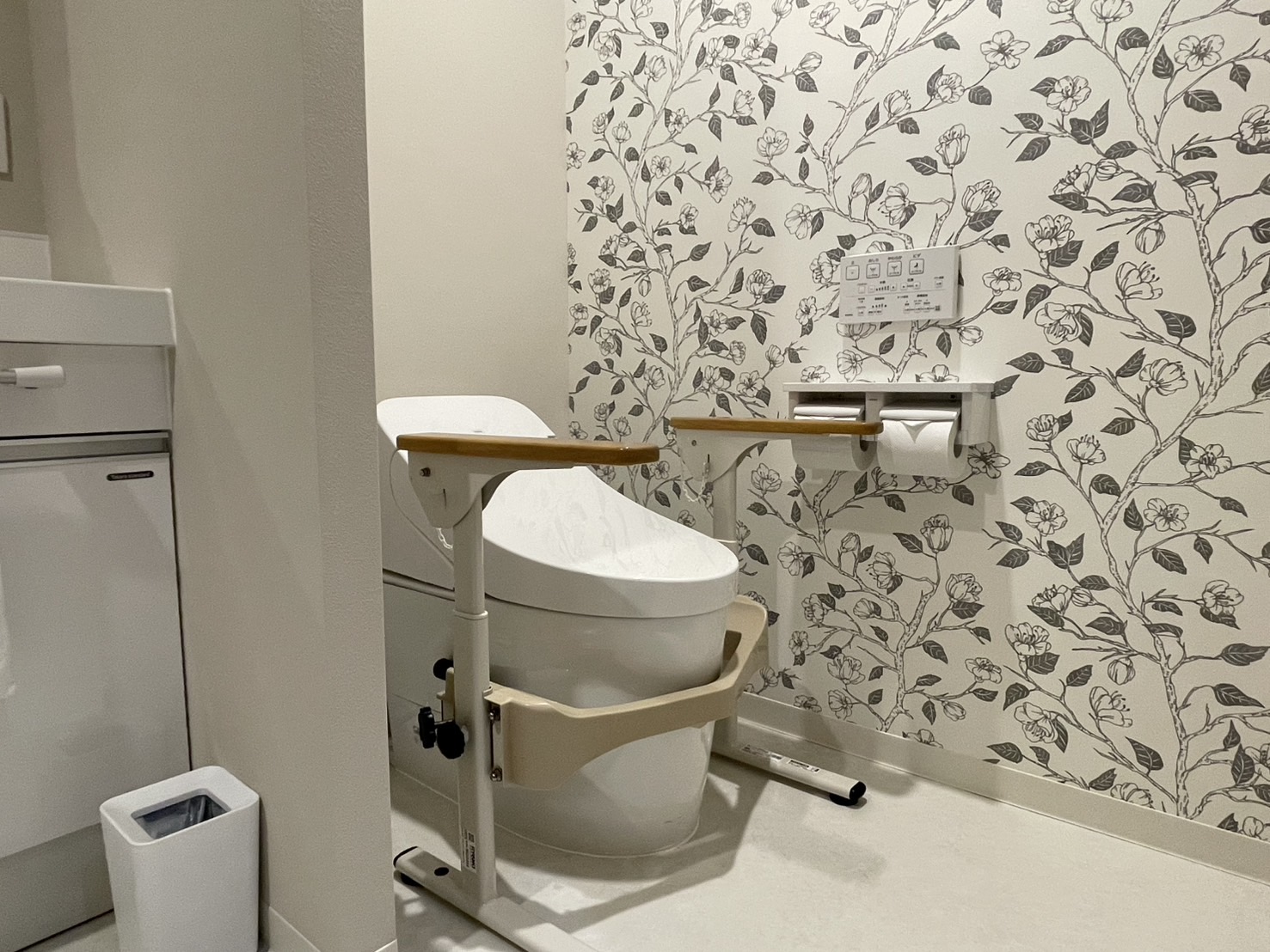 トイレ補助手すり