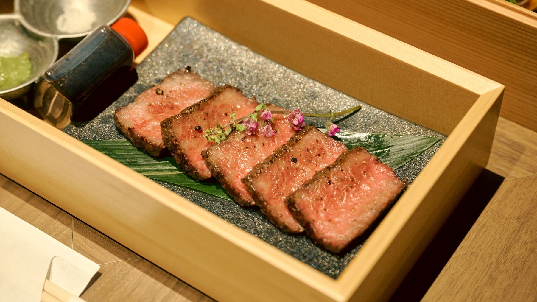 【スタンダード】「松コース」宮崎牛ザブトンや妻地鶏の炭火焼など宮崎の食材を使用した懐石おせちに舌鼓
