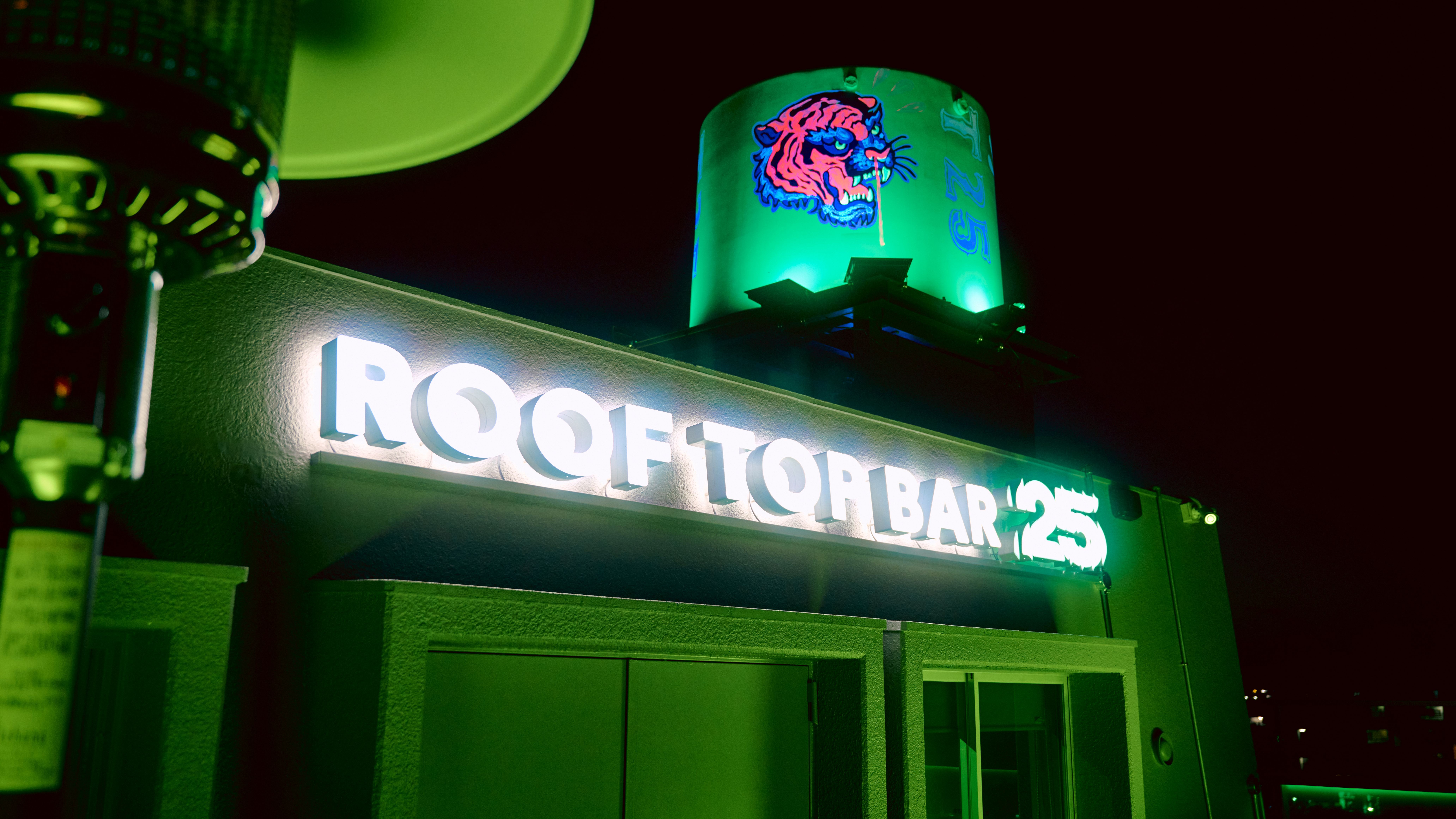 ルーフトップBAR「オールインクルーシブ」