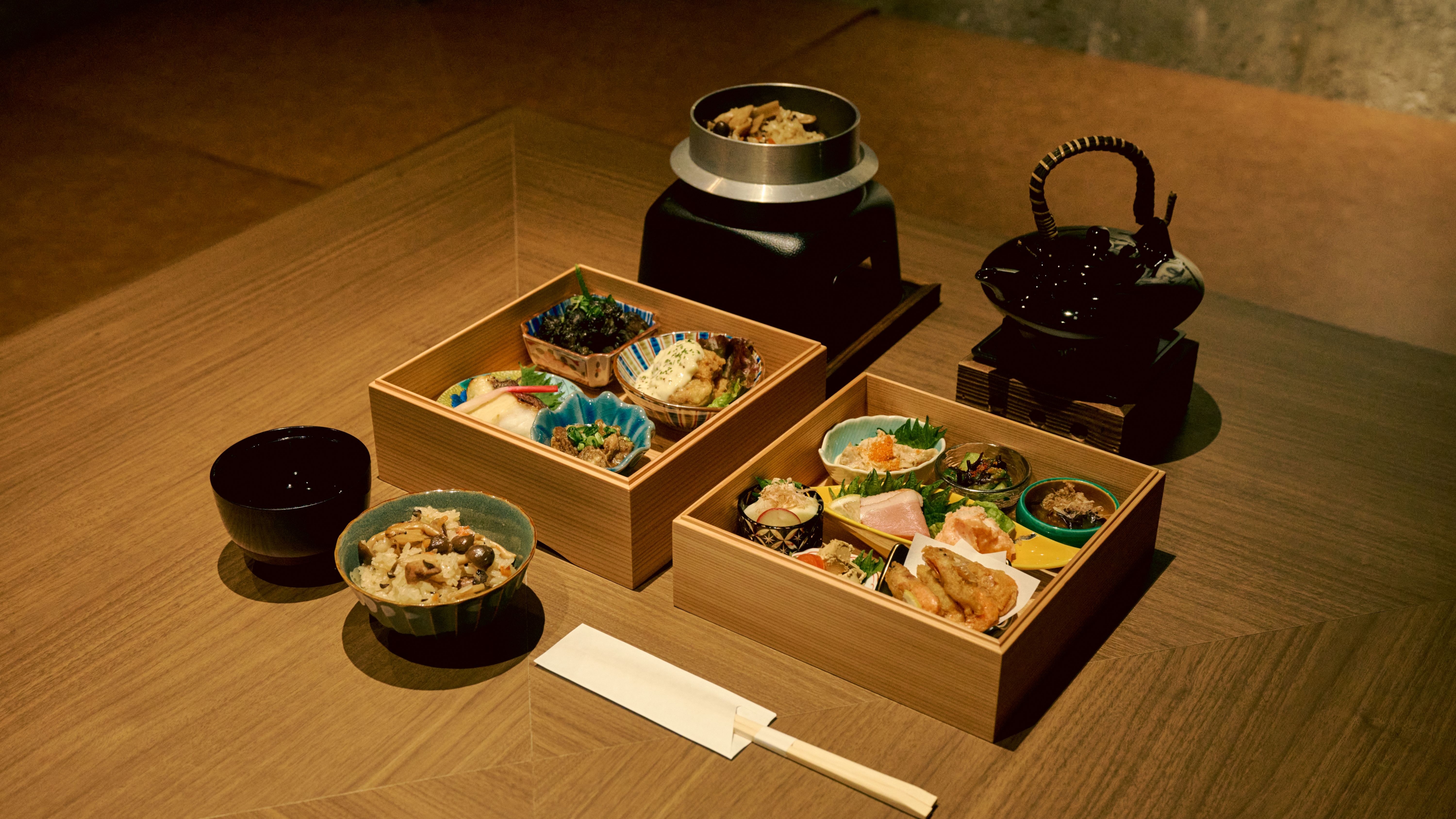 「梅コース」日南鶏の炭火焼など宮崎の食材を贅沢に使用した懐石おせち（イメージ）